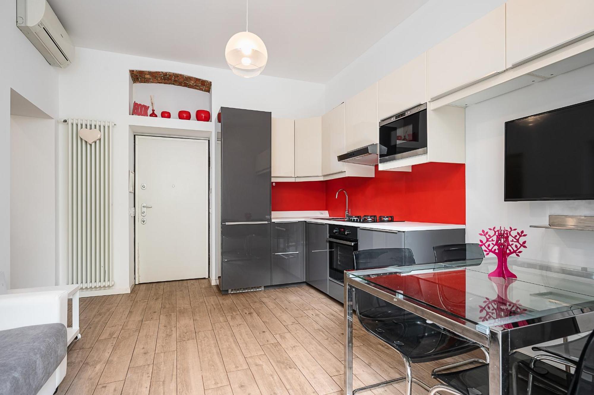 Classbnb - With Balcony Near The City Center Milan