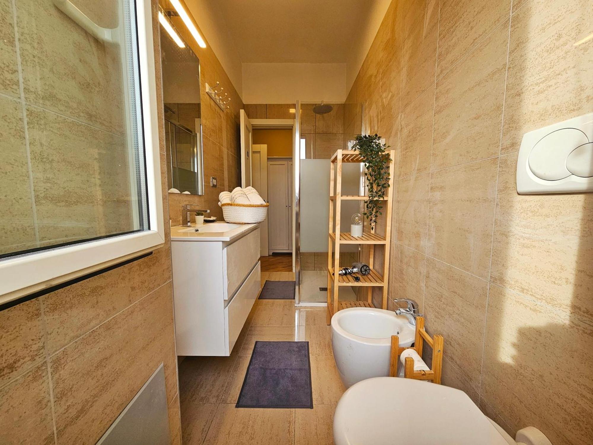 Sunny & Updated Flat With Panoramic View 50m From M4 Stop Apartment Mailand