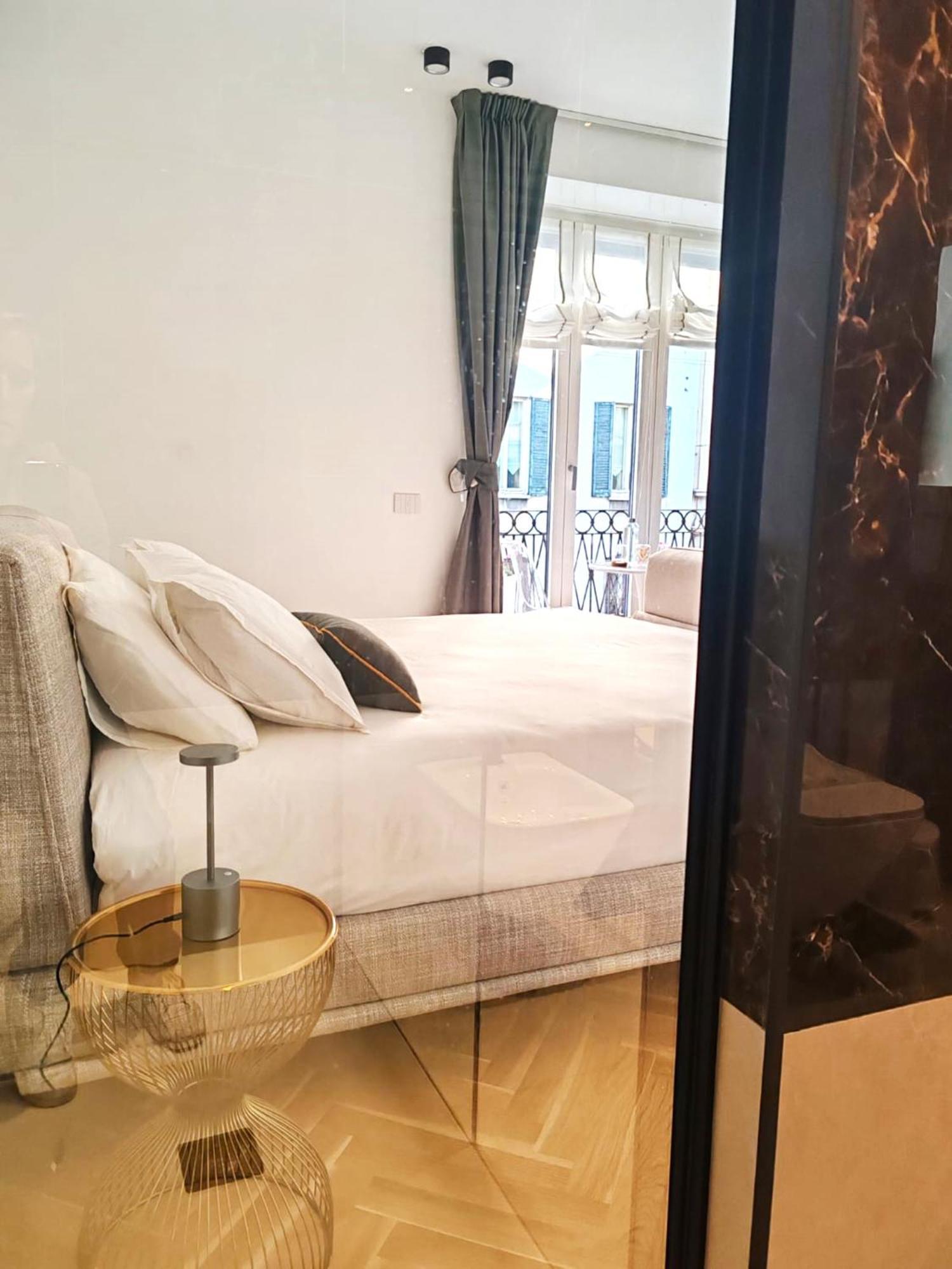 B And G San Babila- Luxury In The Heart Of - Design District Gasthof