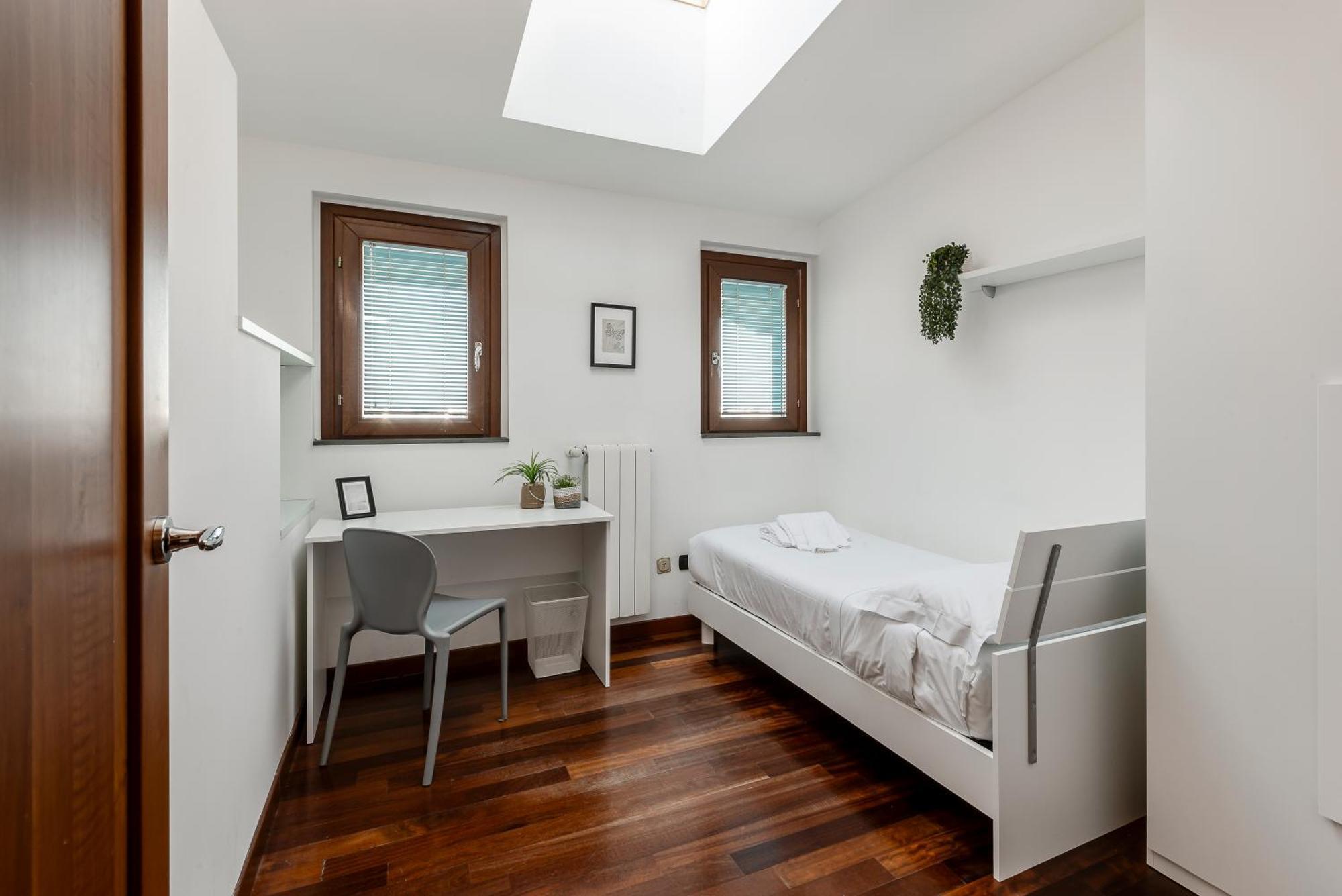 Apartment Stayeasy Sesia5 - 4 Bedrooms Penthouse, 2 Baths
