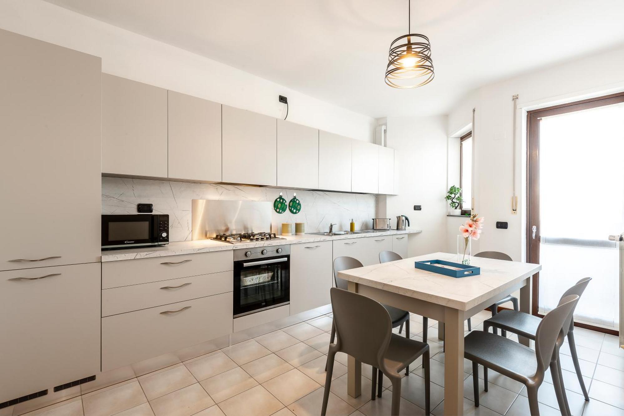 Stayeasy Sesia5 - 4 Bedrooms Penthouse, 2 Baths Apartment