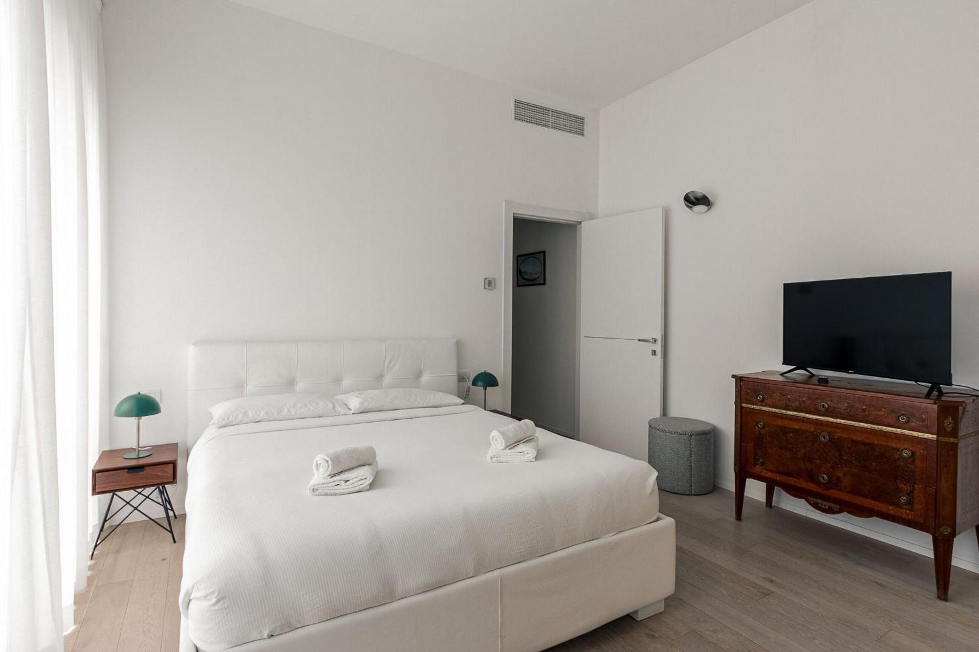 1br Uberto Visconti Di Modrone A With Balcony In Milão