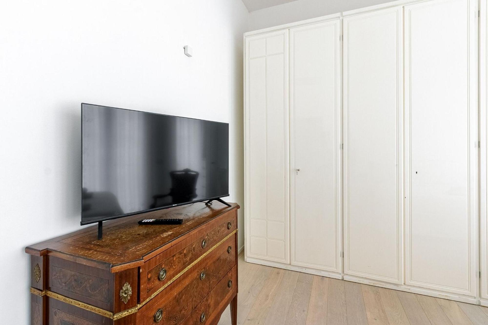 1br Uberto Visconti Di Modrone A With Balcony In Apartamento *