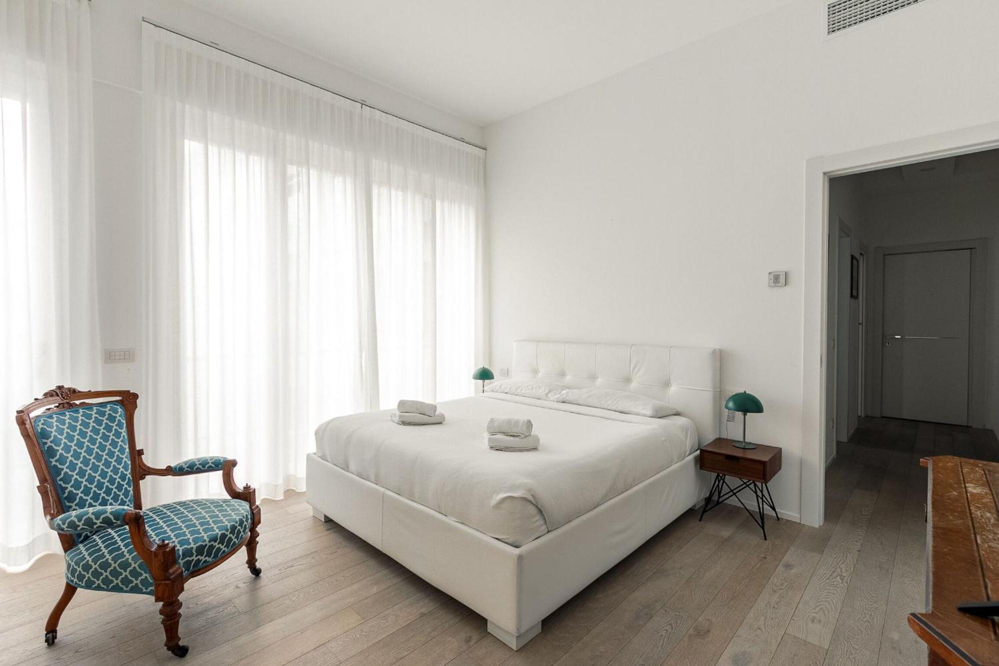 1br Uberto Visconti Di Modrone A With Balcony In * Milão