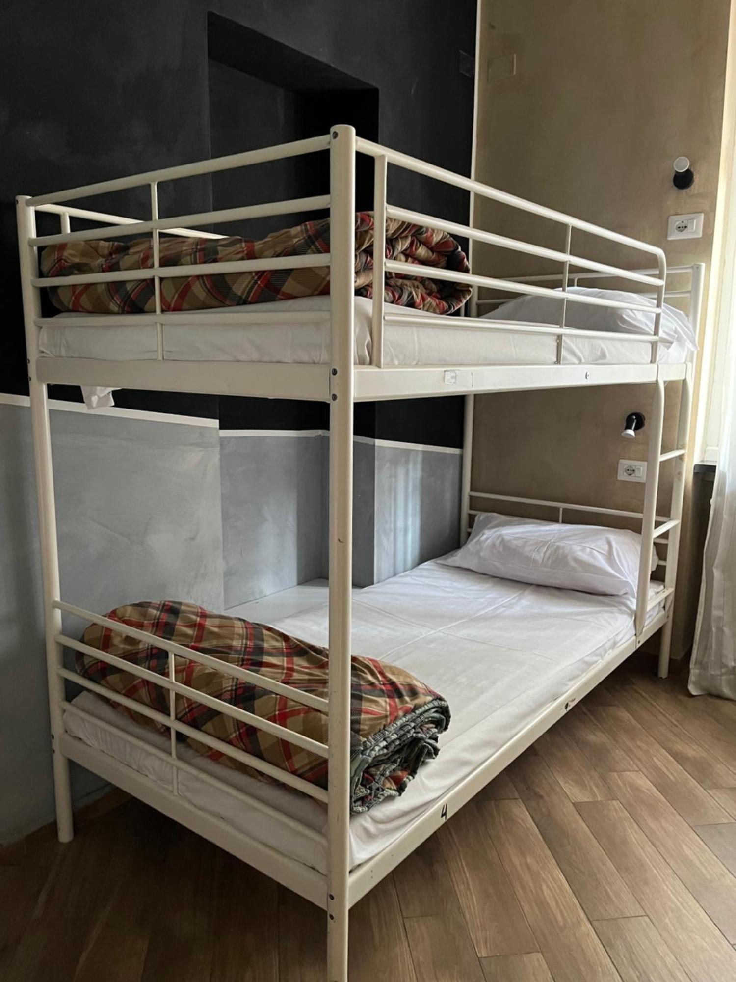 Gloria Hostel *