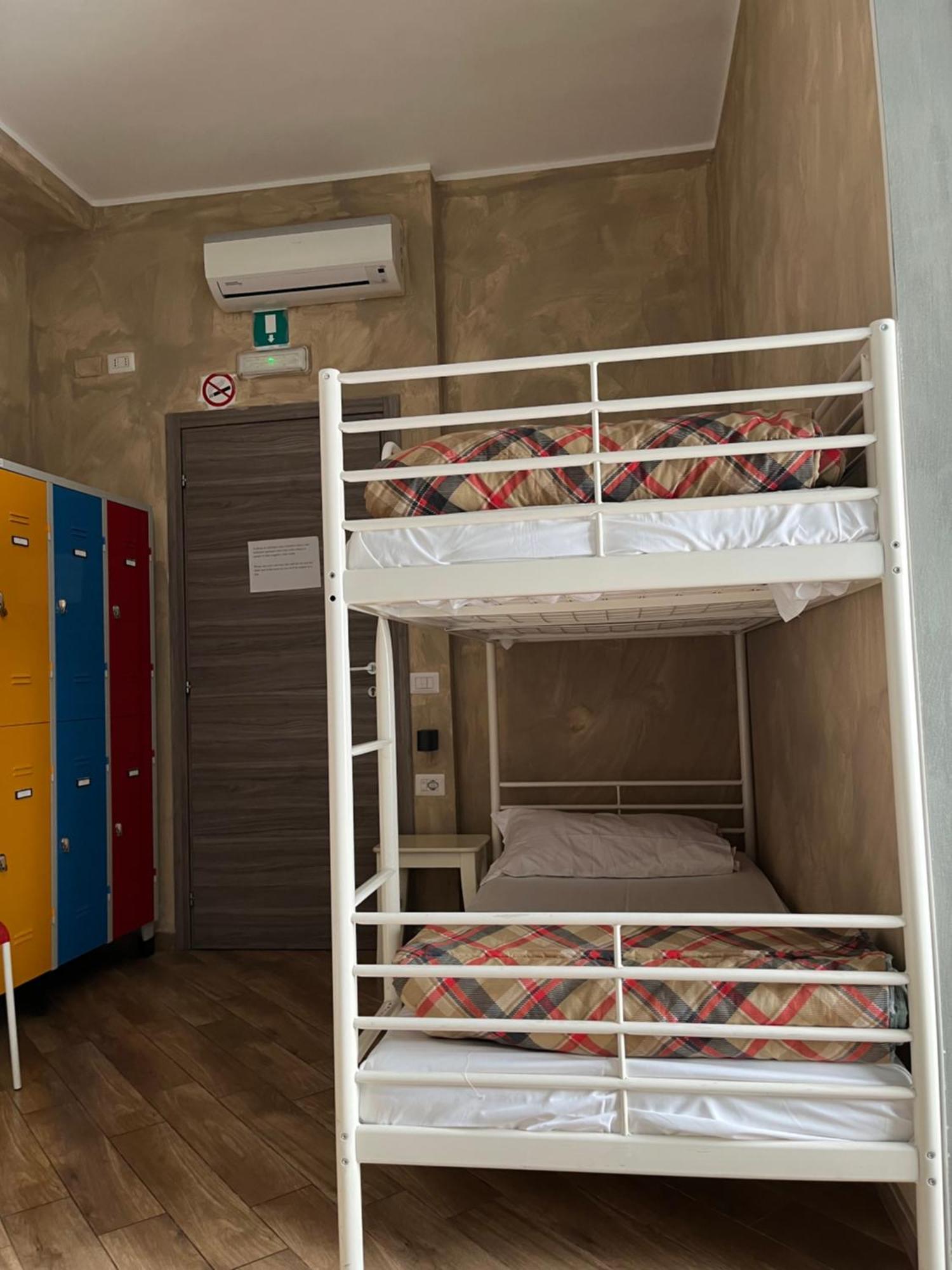 Hostel Gloria *