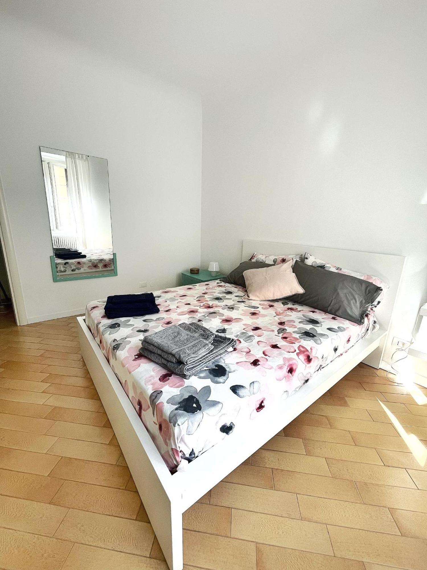 Apartment Ampio E Accogliente Bilocale - Fara 1, Porta Nuova