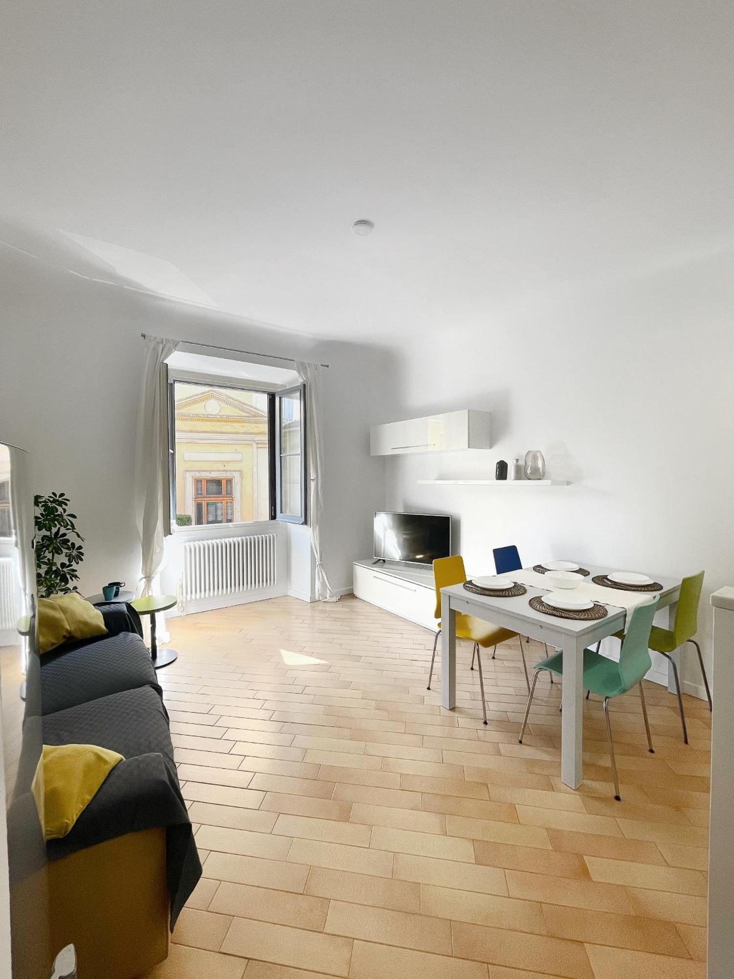 Ampio E Accogliente Bilocale - Fara 1, Porta Nuova Apartment
