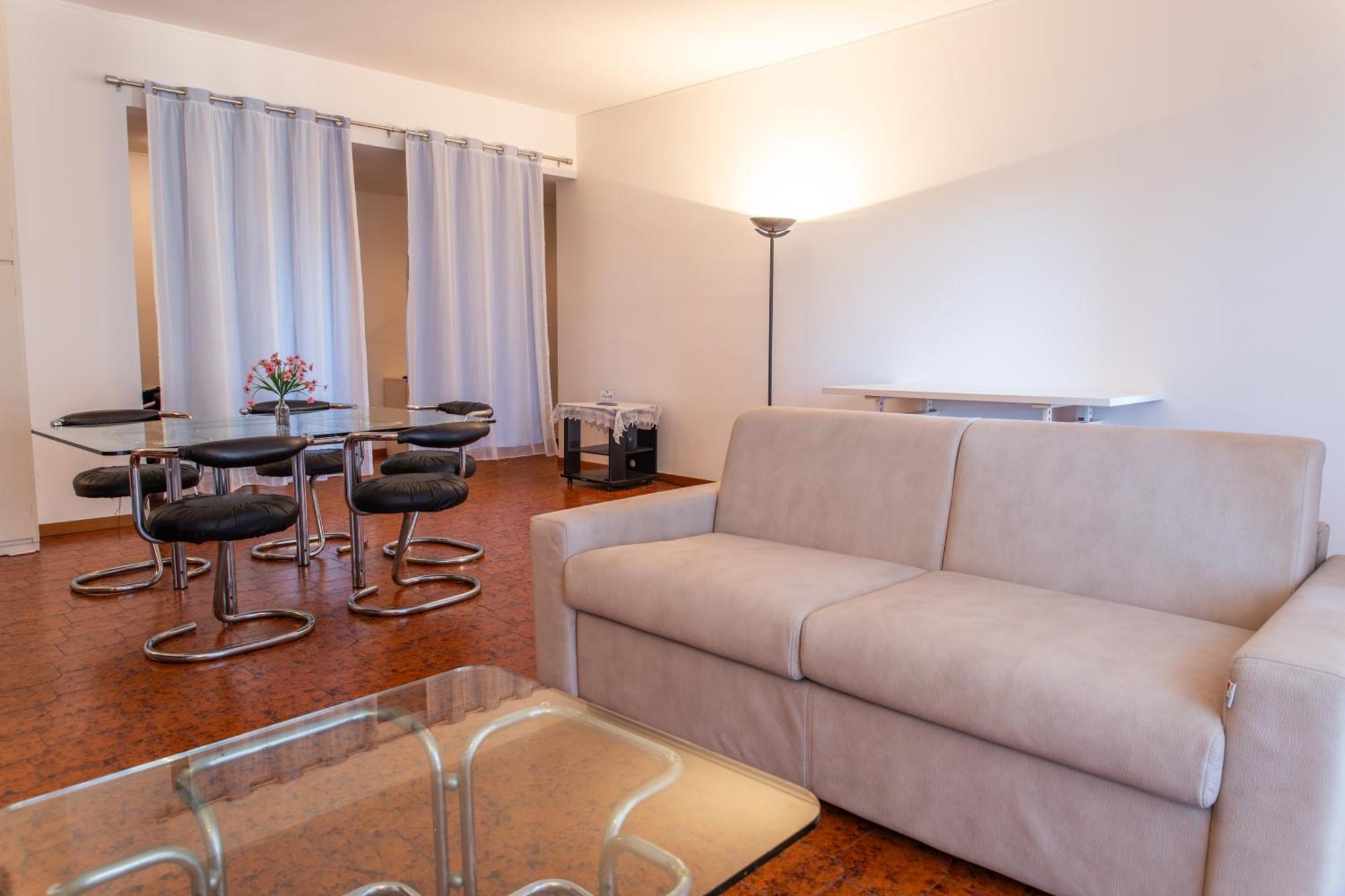 Apartment Ampio Con Terrazzo, 3 E 2 Bagni A 2 Passi Dalla Metro