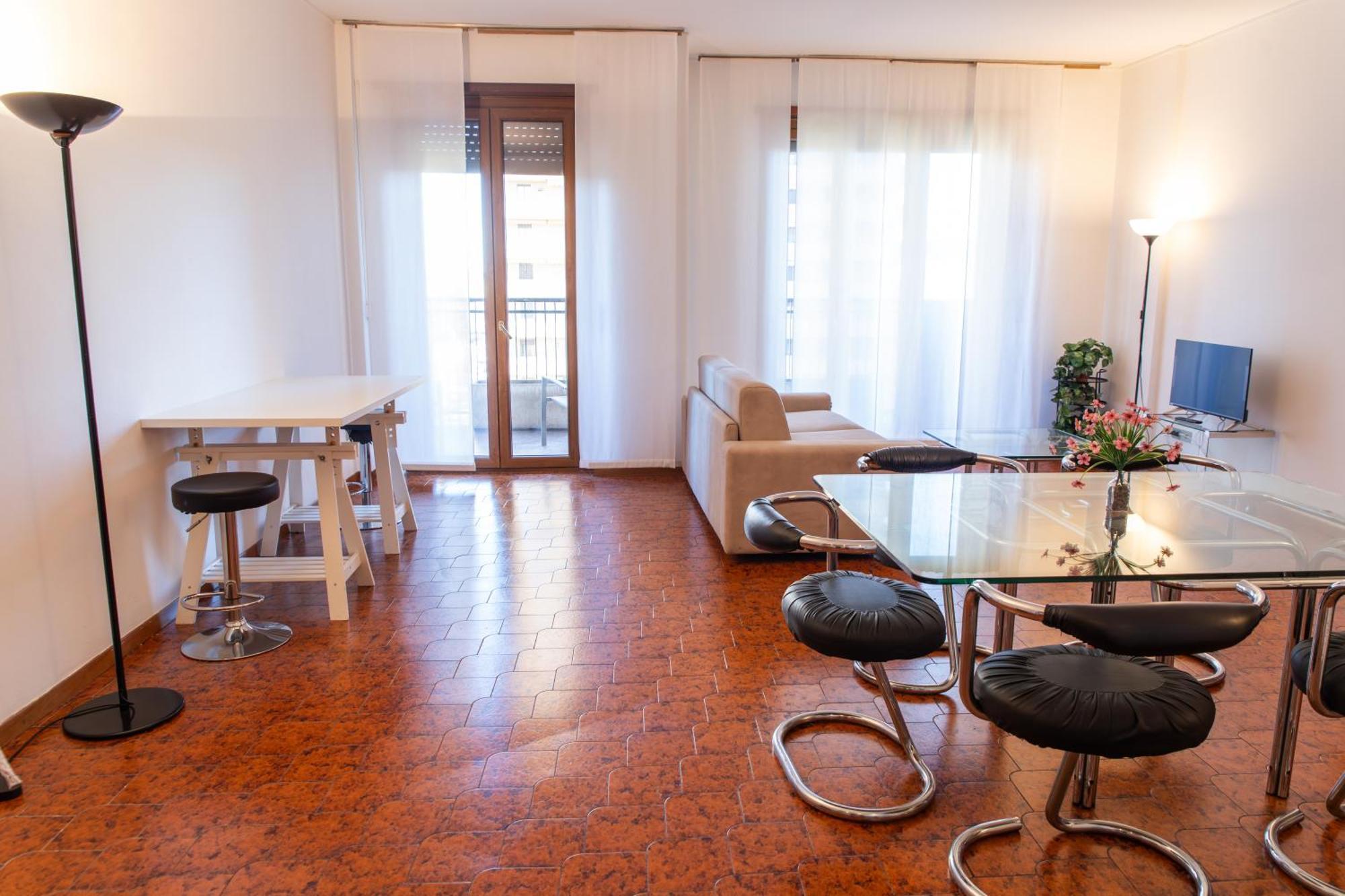 Apartment Ampio Con Terrazzo, 3 E 2 Bagni A 2 Passi Dalla Metro *