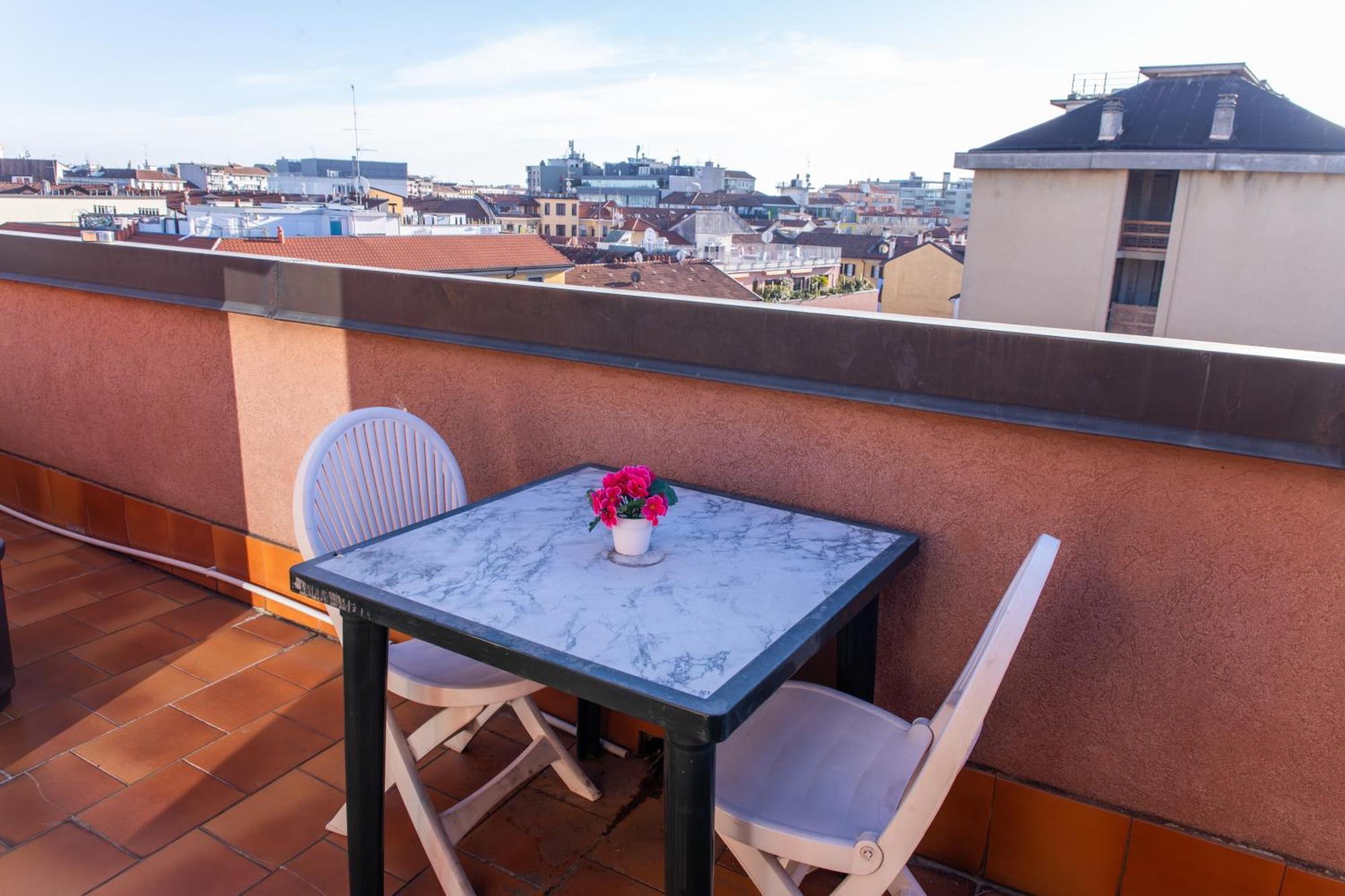 Skyview - Penthouse Few Steps From Metro Apartamento