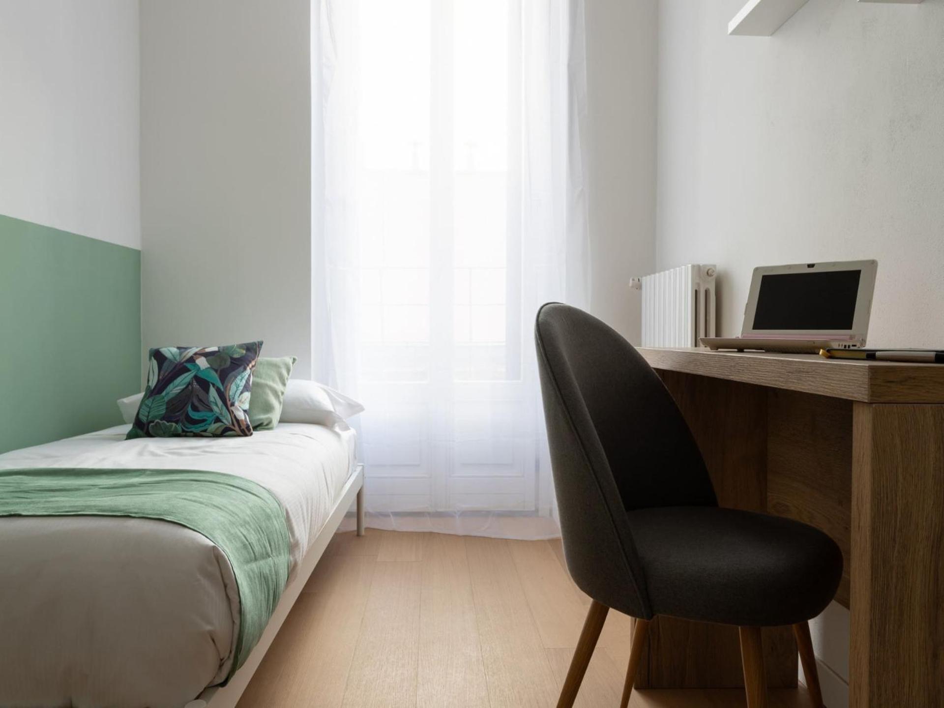 The Rent - Two-bedroom In Navigli Area * Mailand