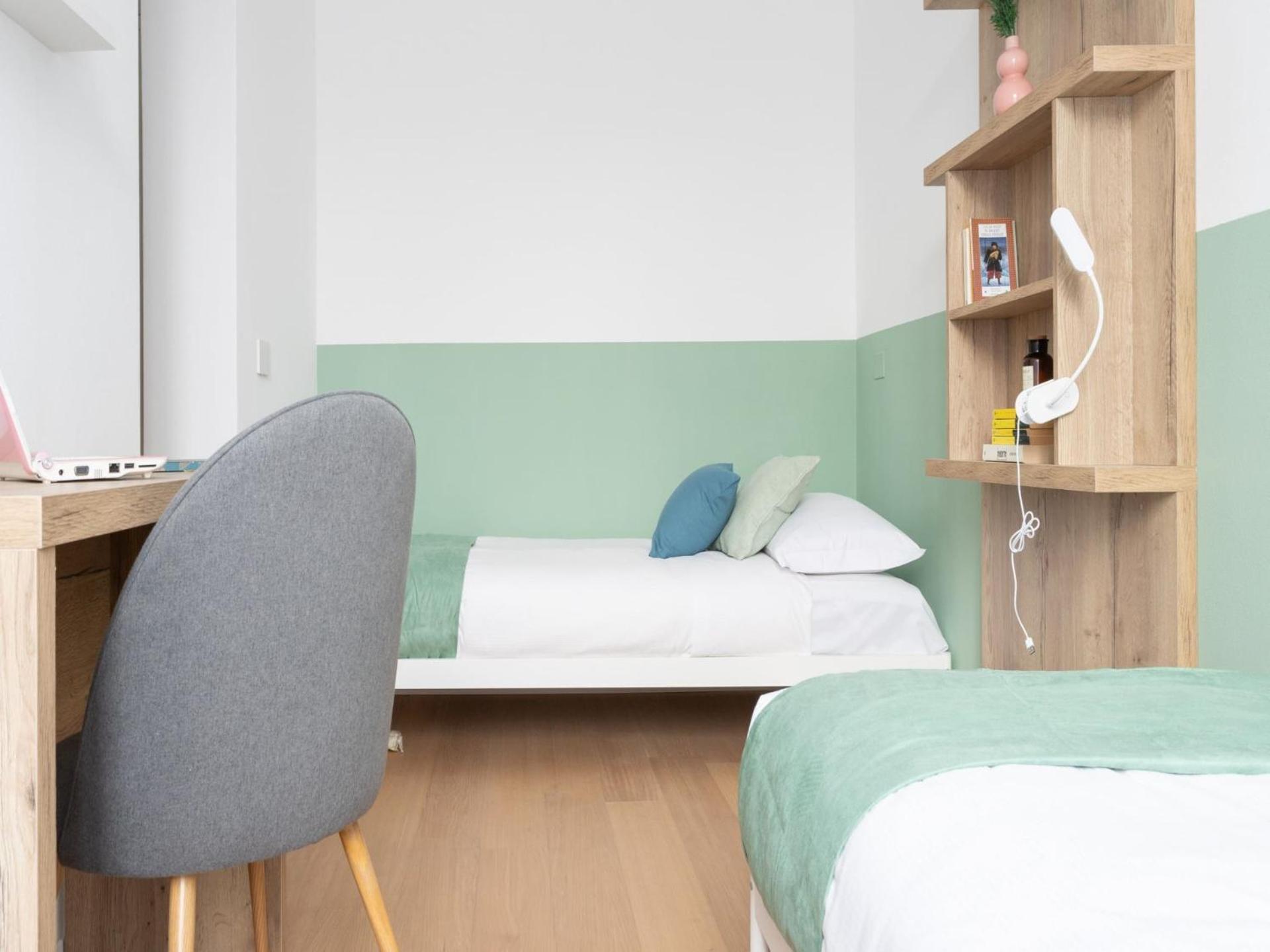 The Rent - Two-bedroom In Navigli Area Apartment