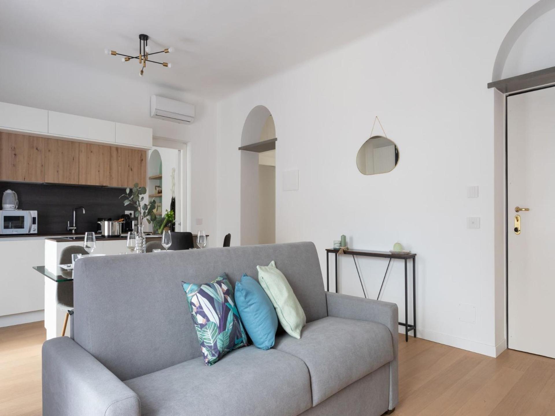 The Rent - Two-bedroom In Navigli Area Apartment *