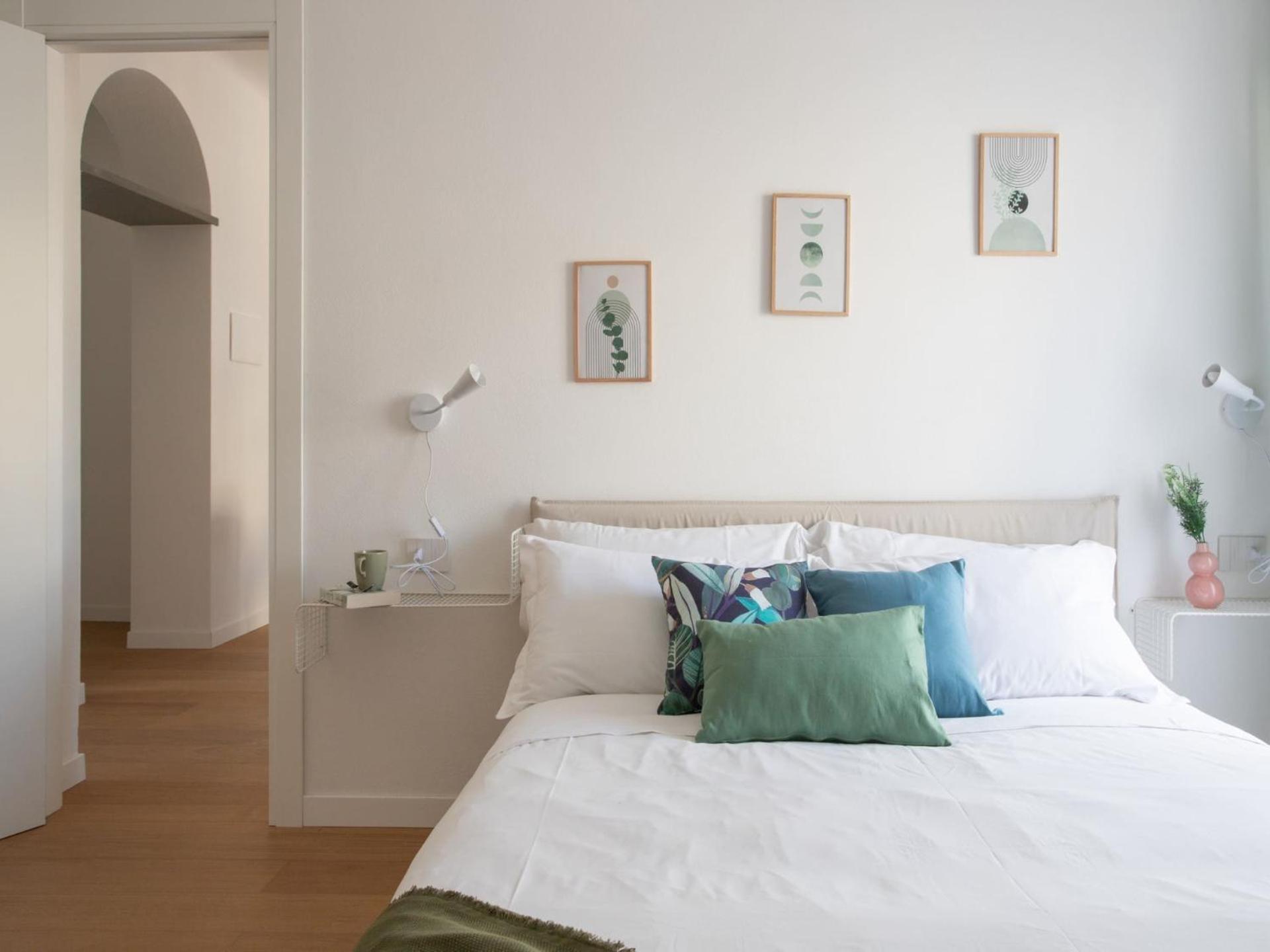 The Rent - Two-bedroom In Navigli Area Apartment