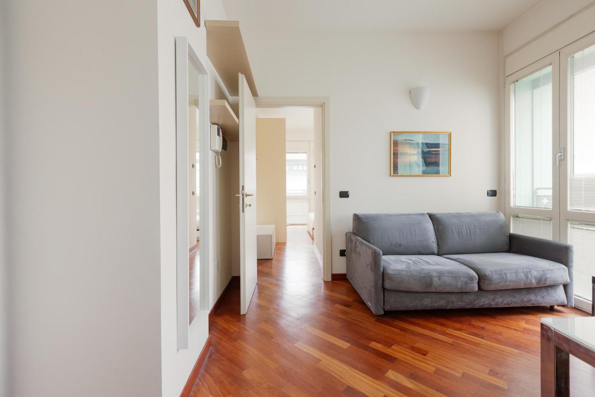 Bright & Comfy With Parking * Milão