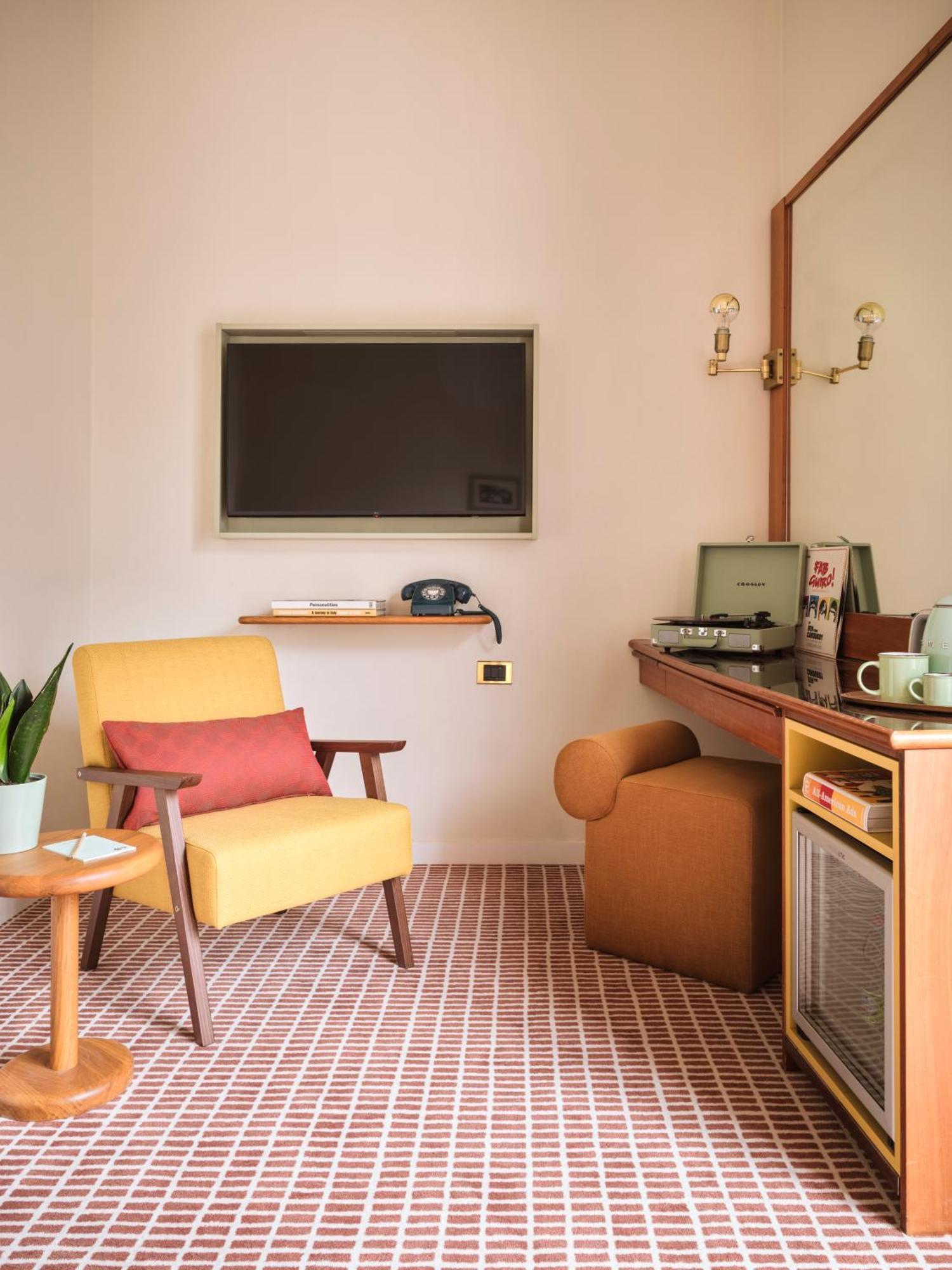Max Brown Missori, Part Of Sircle Collection Milan