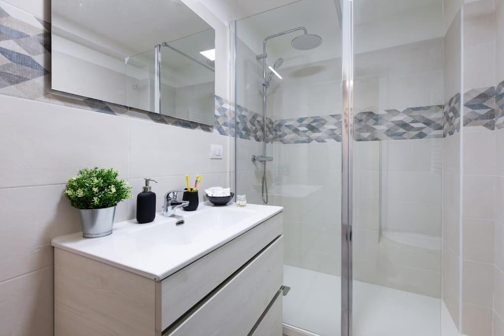 Three-suite With Free Netflix And Fast Wifi Apartment *