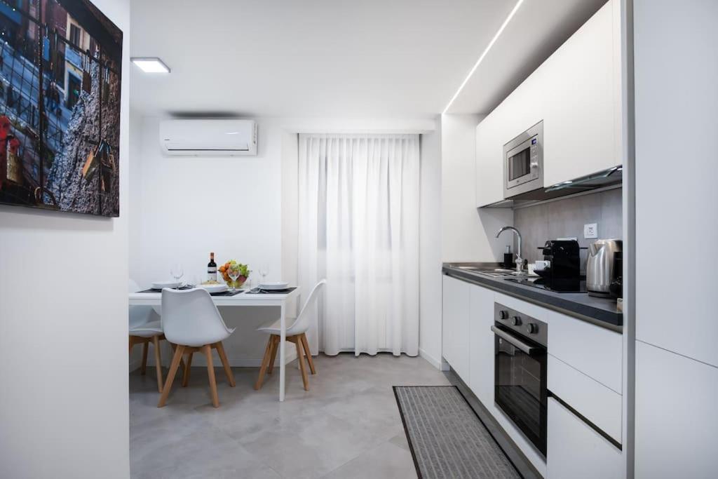 Three-suite With Free Netflix And Fast Wifi