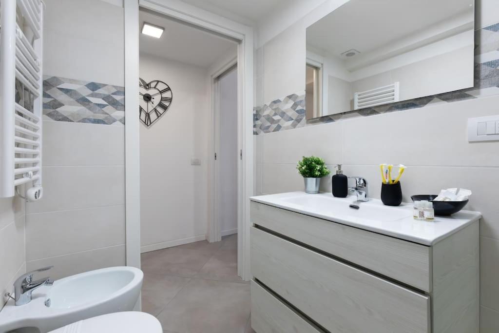 Three-suite With Free Netflix And Fast Wifi Apartment