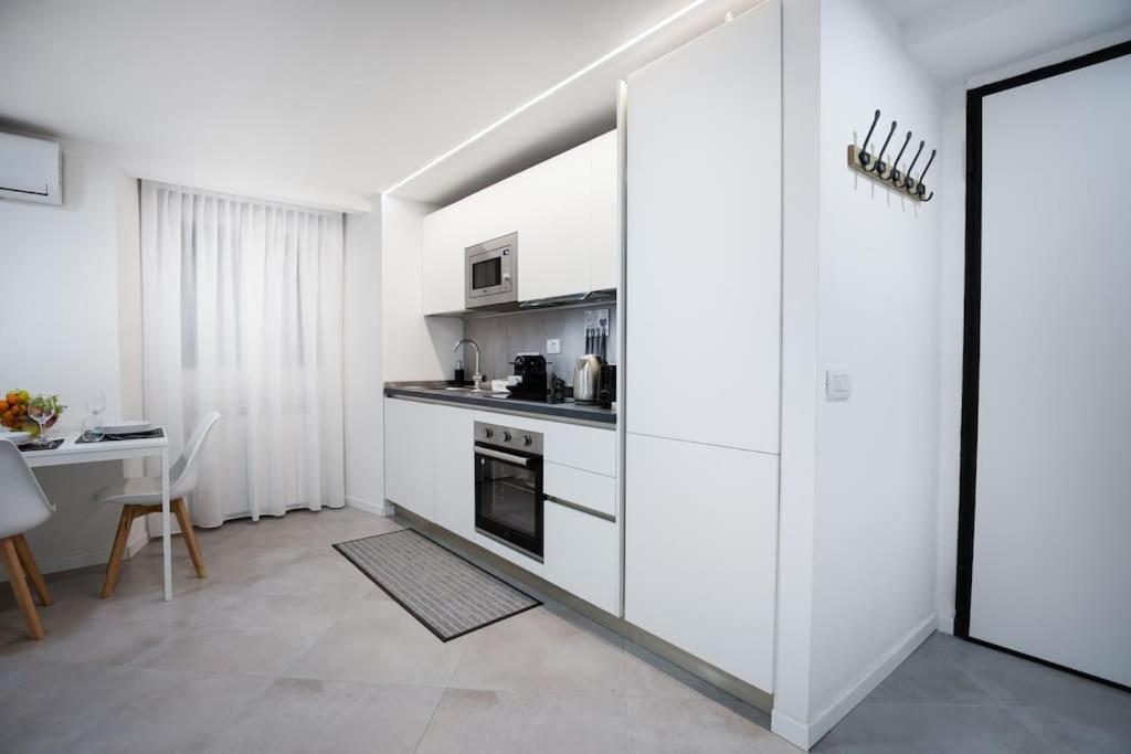 Three-suite With Free Netflix And Fast Wifi *