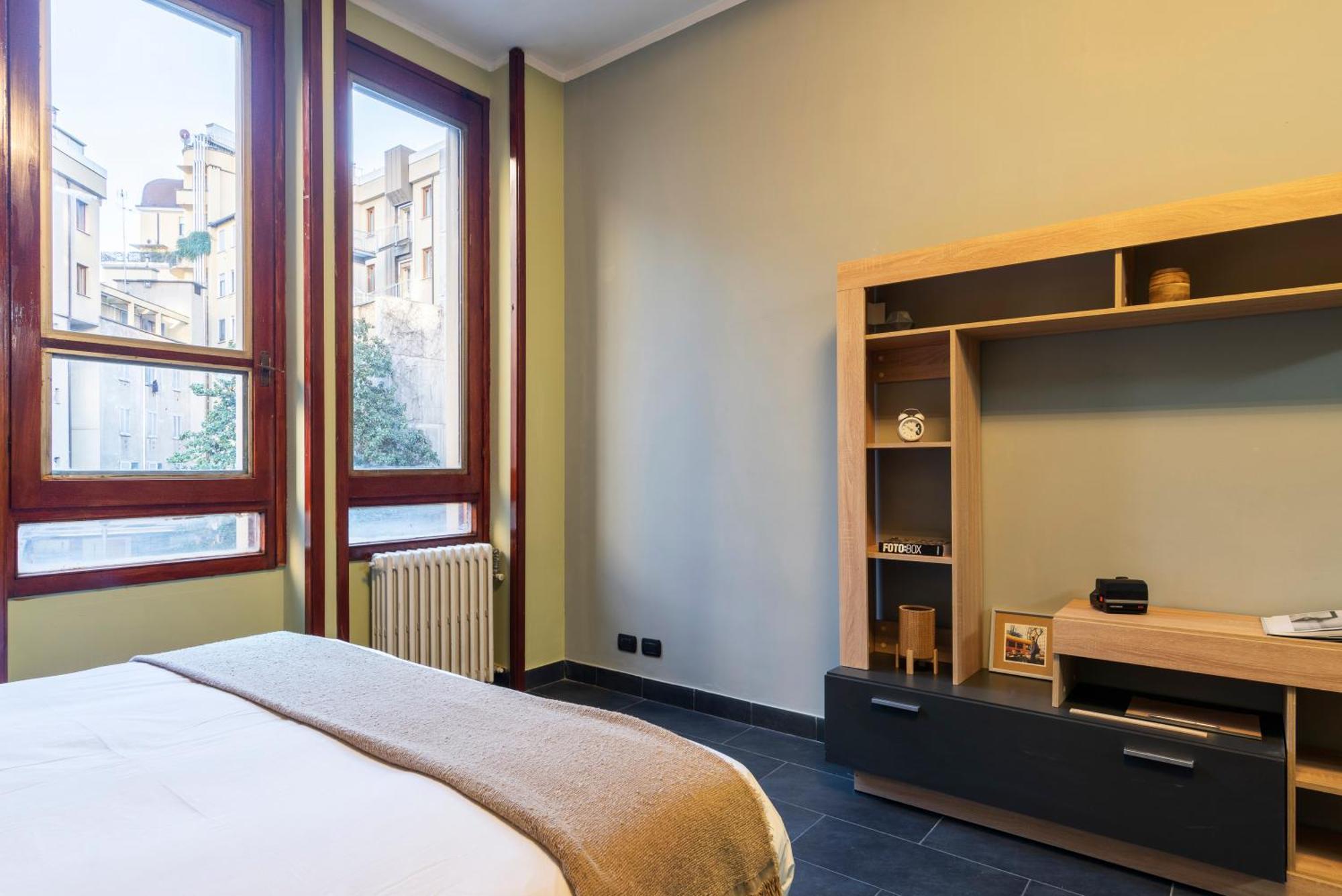 Flexyrent - Steps From Train Station Apartment *