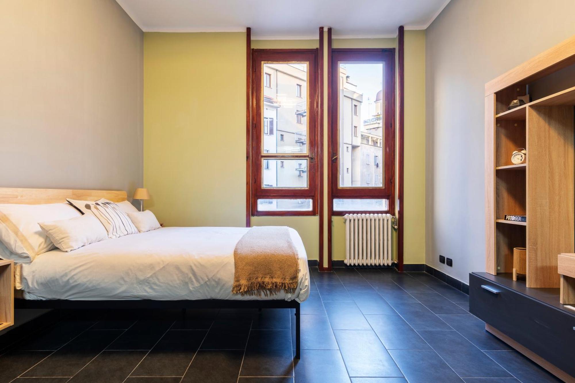 Flexyrent - Steps From Train Station Apartment