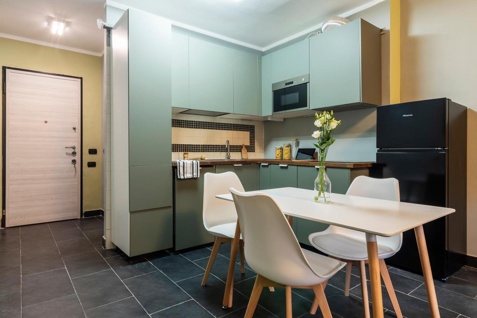Flexyrent - Steps From Train Station Apartment *