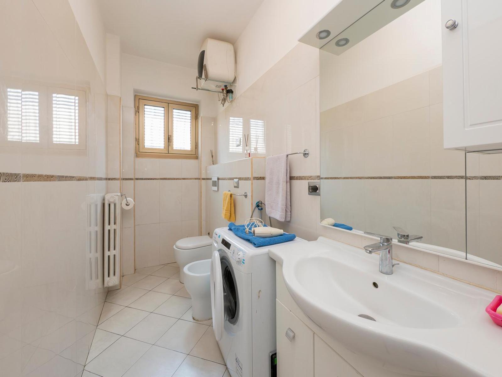 Apartamento Ampio E Luminoso Appartamento, Posto Auto Gratuito - Quarenghi *