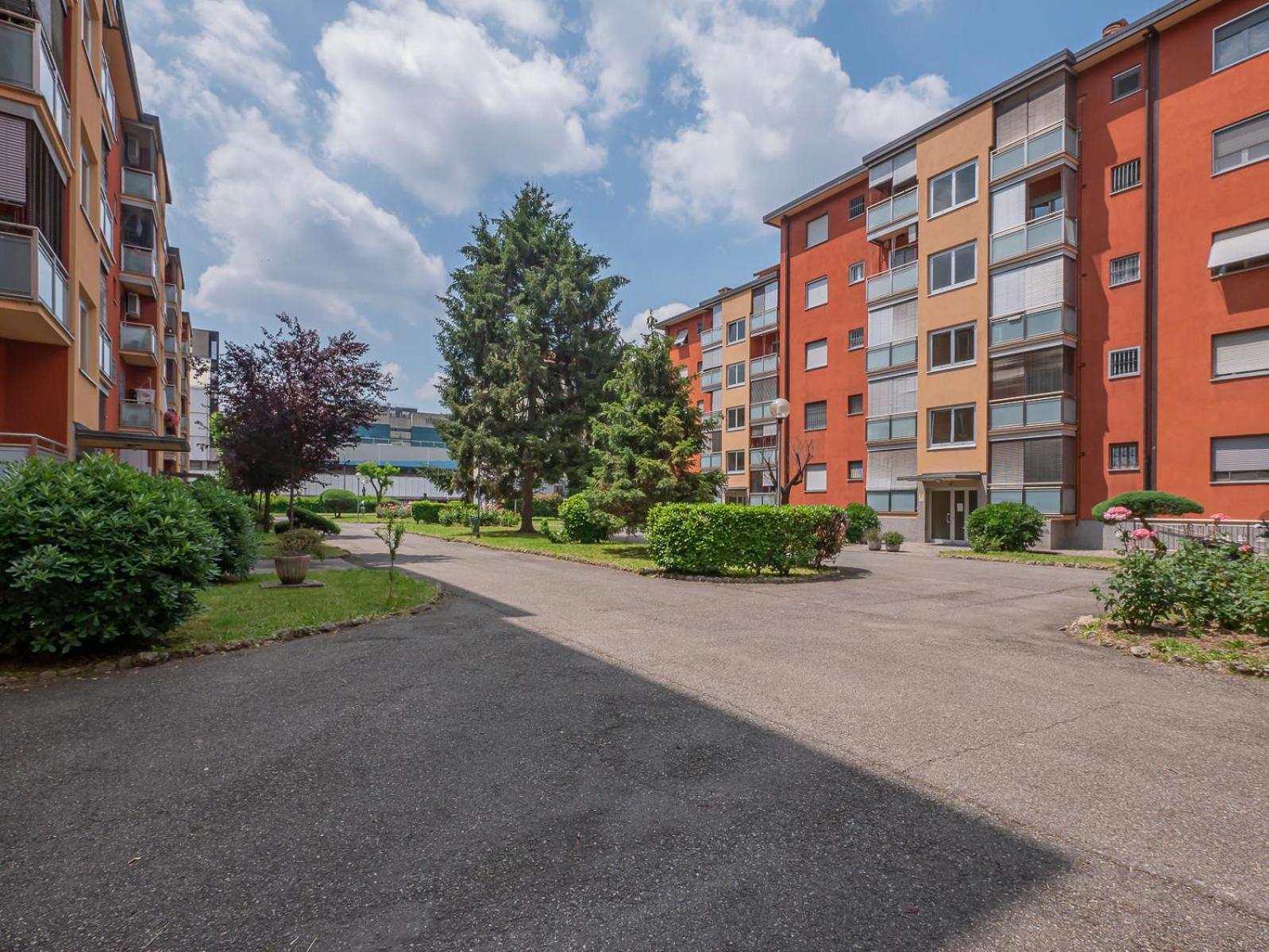 Apartamento Ampio E Luminoso Appartamento, Posto Auto Gratuito - Quarenghi Milão