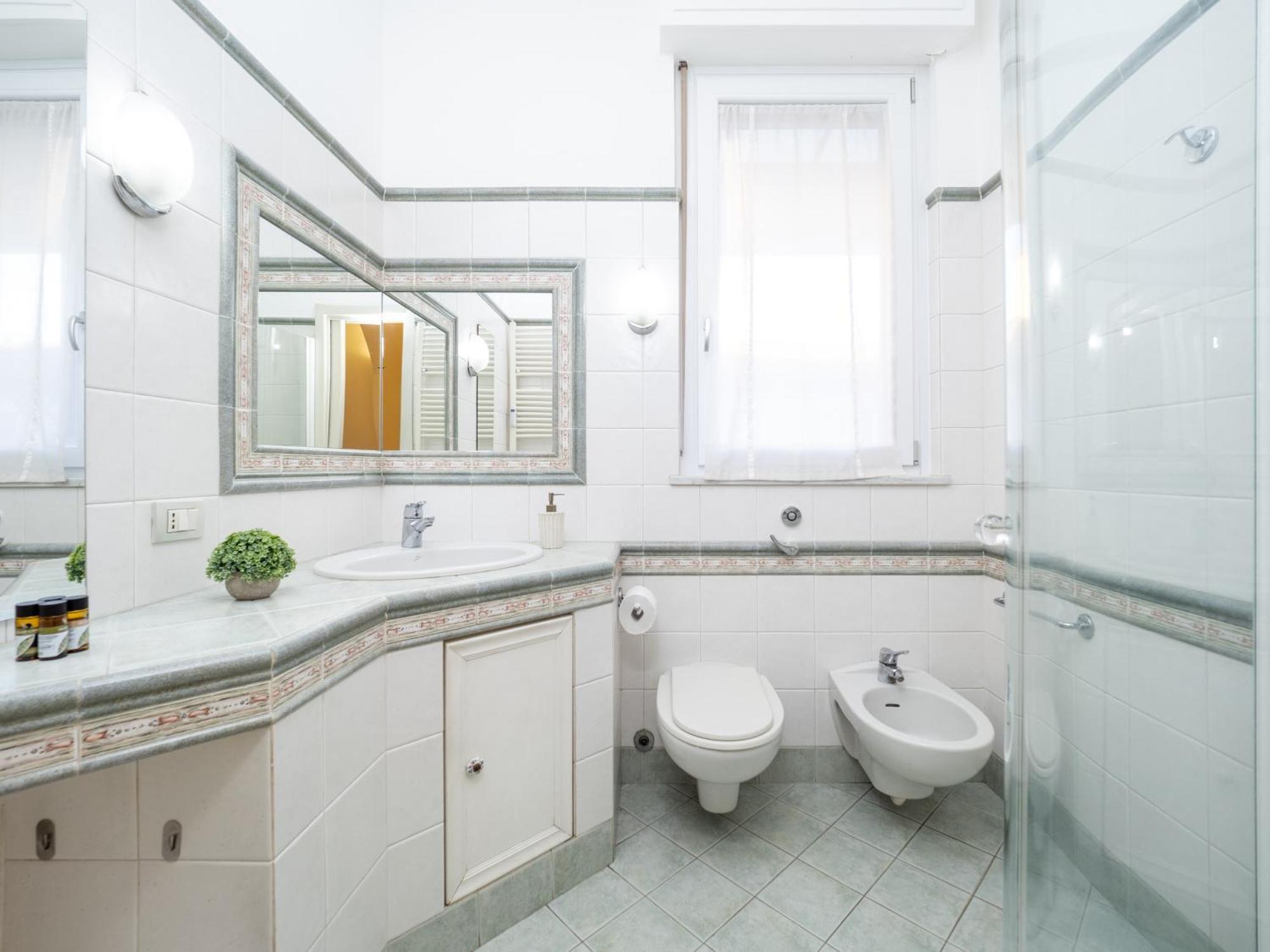 Apartment Flat In Center With Terrace, Near Garibaldi Fs