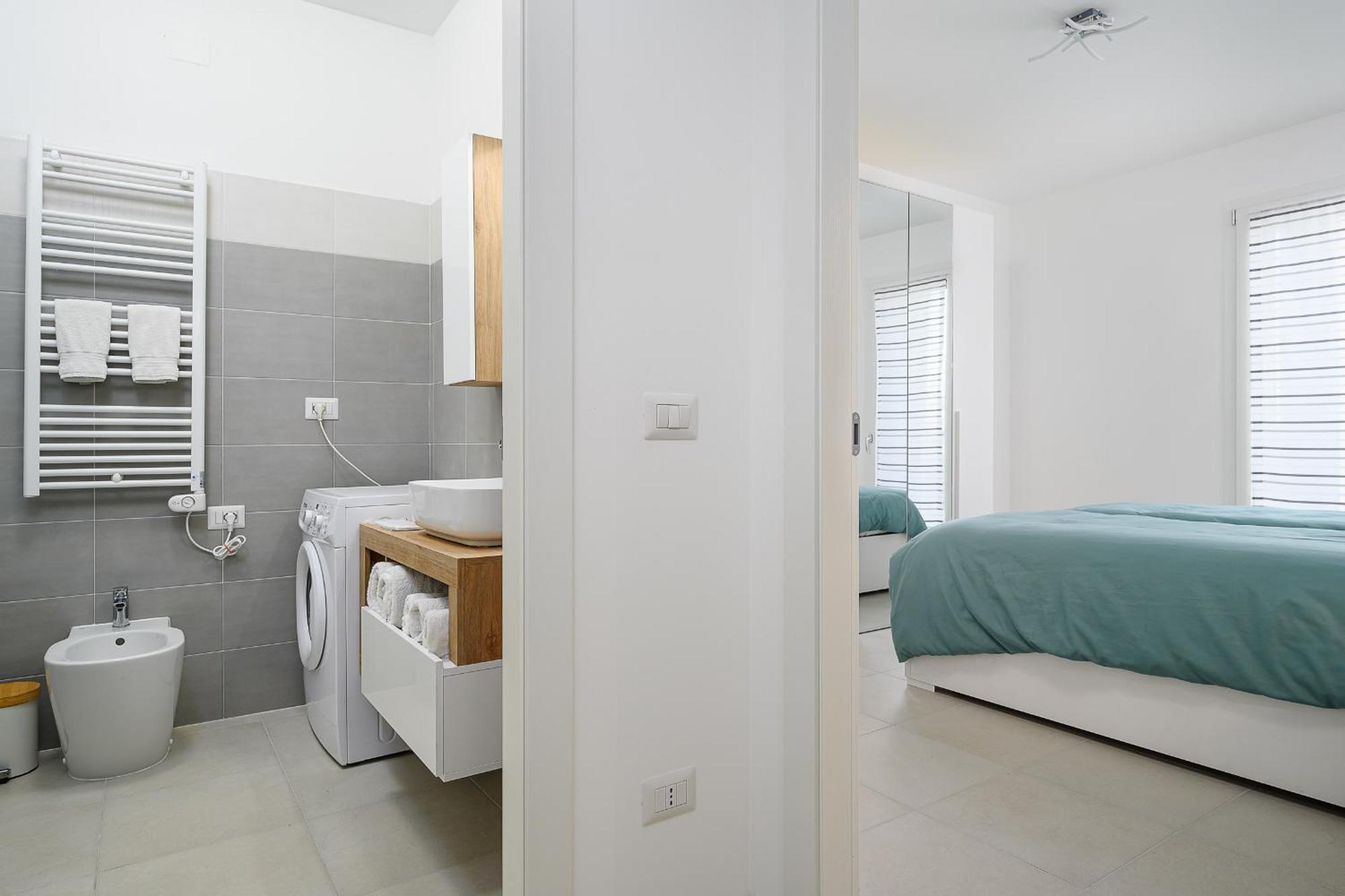 Milan's Sky: Luxury And Style On The Sixth Floor Apartment *