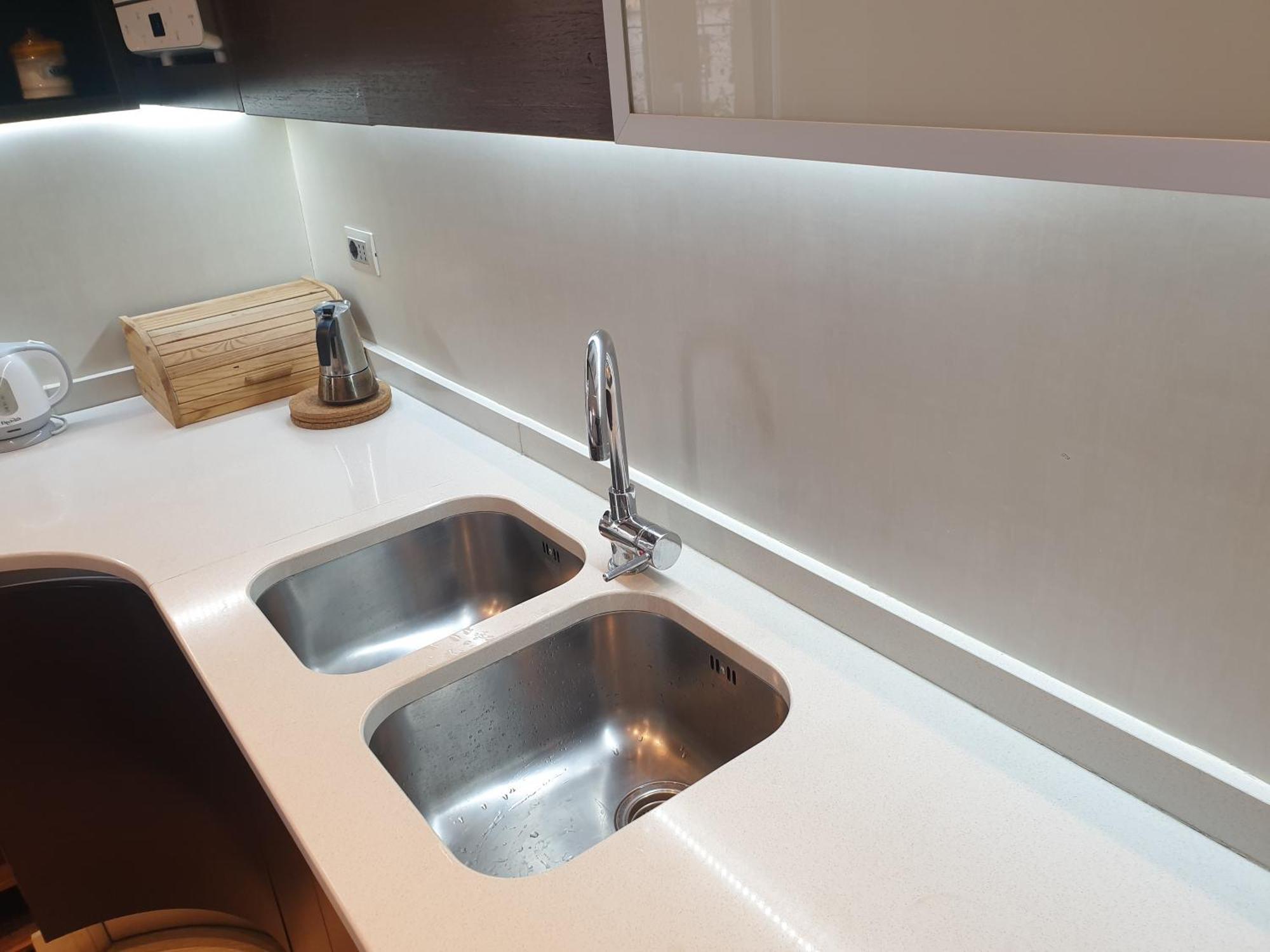 Your Lovely Home, Porta Venezia-1 Queen Bed, 3 Single Beds, 1 Sofa Bed- Apartamento Milão