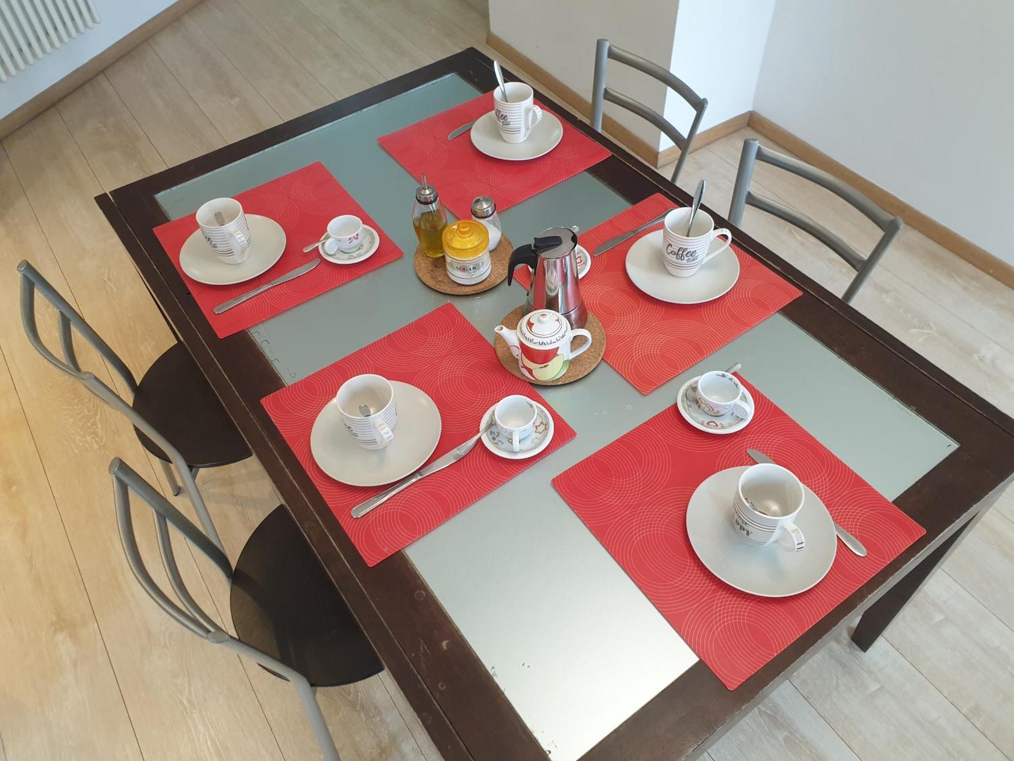 Your Lovely Home, Porta Venezia-1 Queen Bed, 3 Single Beds, 1 Sofa Bed- Apartamento