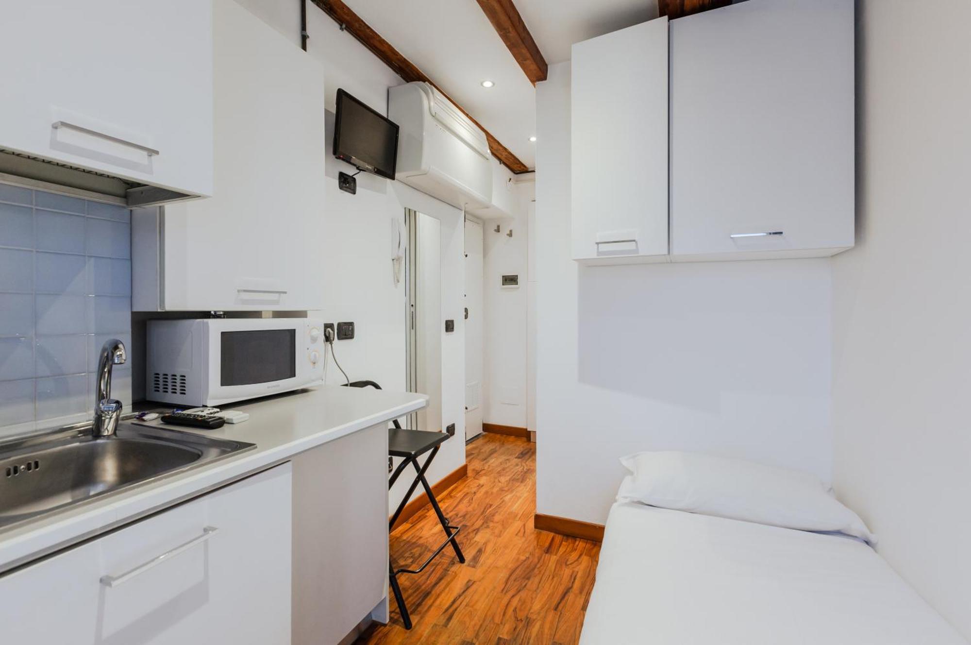 Apartment Sant Ambrogio Lovely Flat