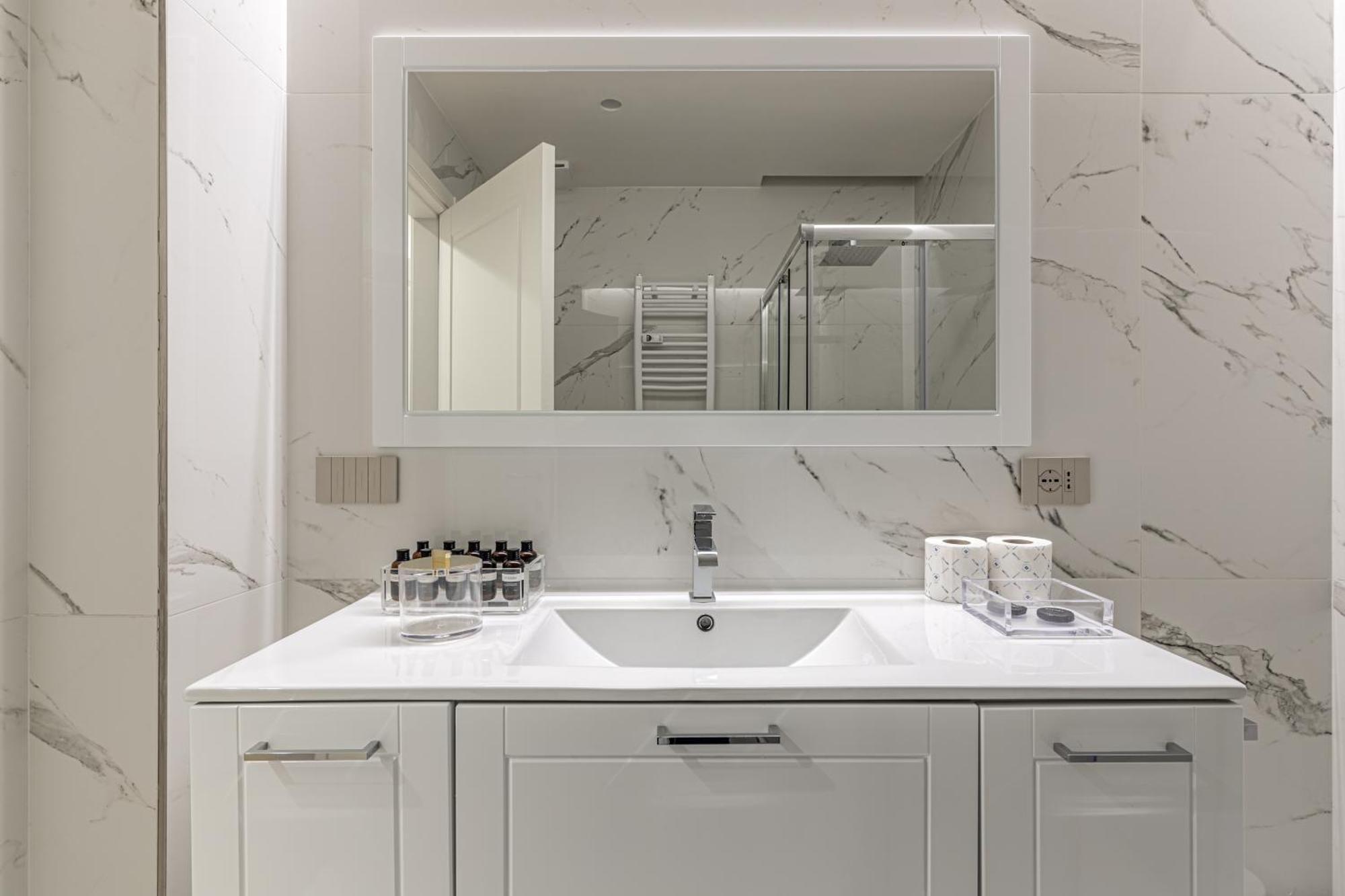 Montenapoleone - Charming Apartment *
