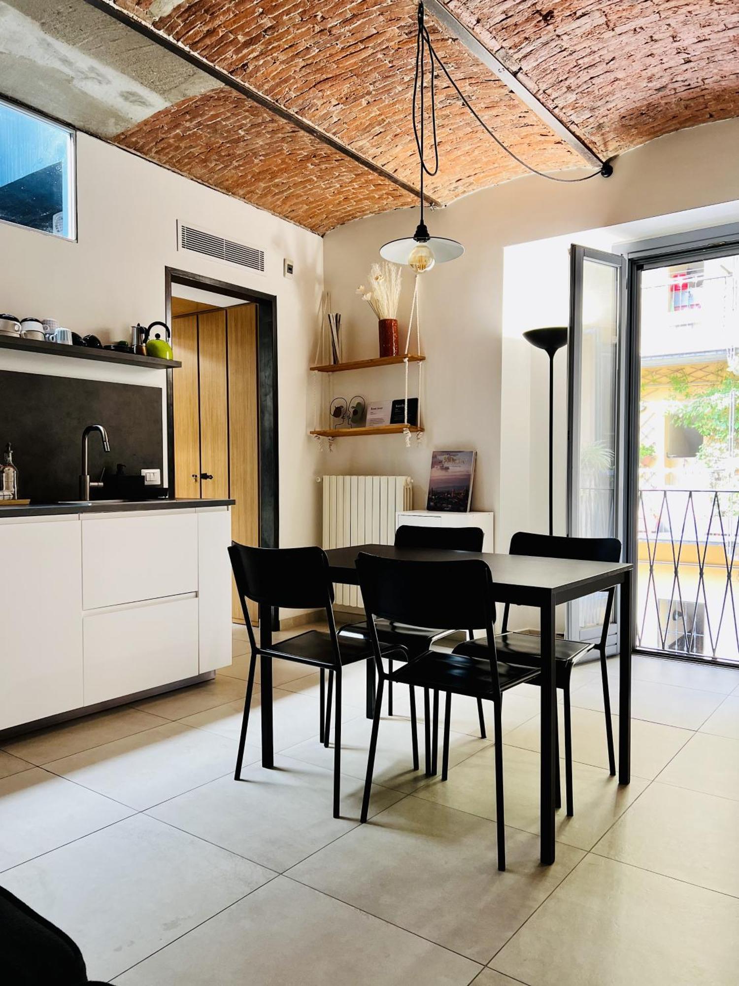 Bilocale Su Corte Milanese Apartamento