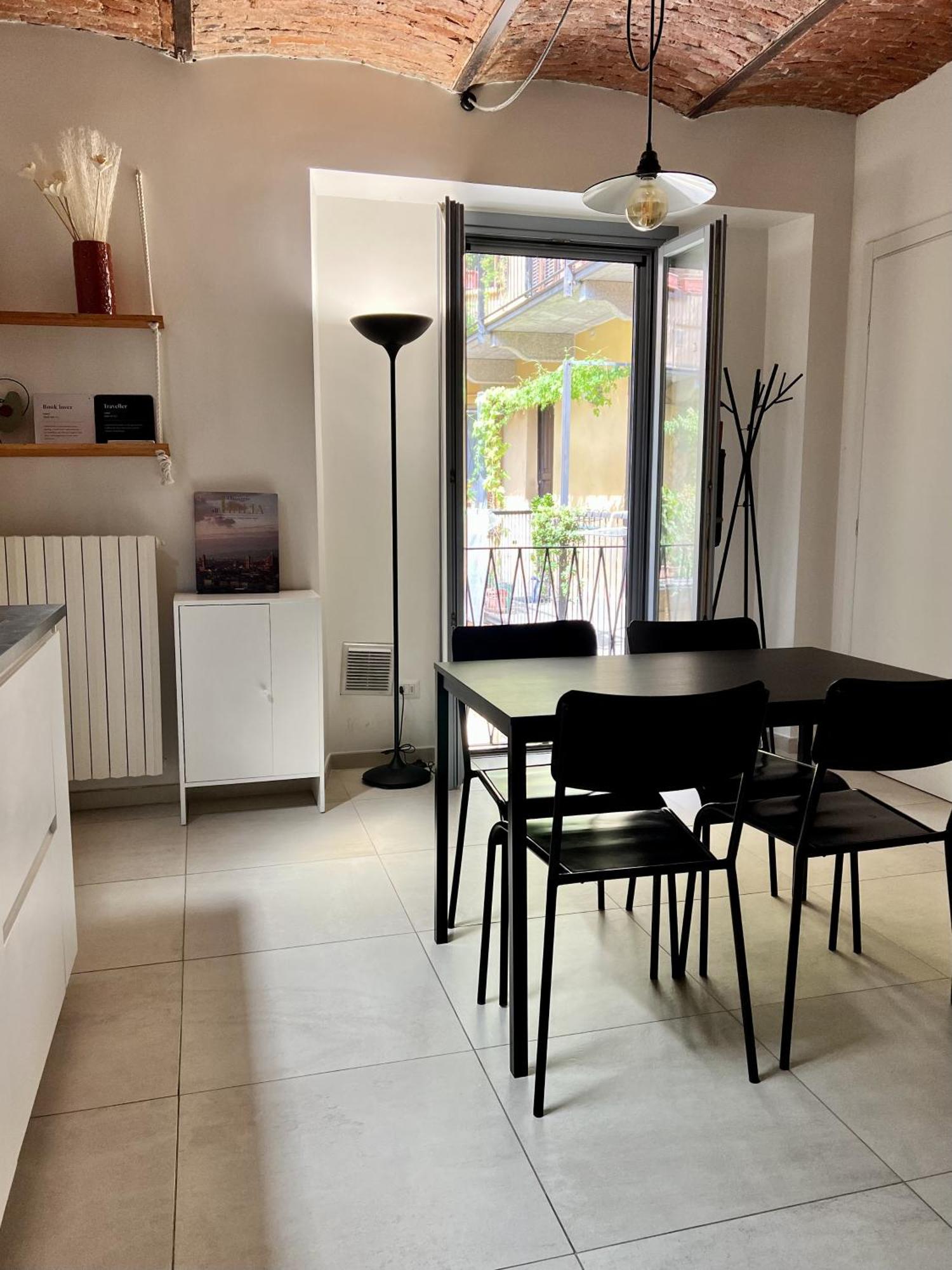 Bilocale Su Corte Milanese Apartamento Milão