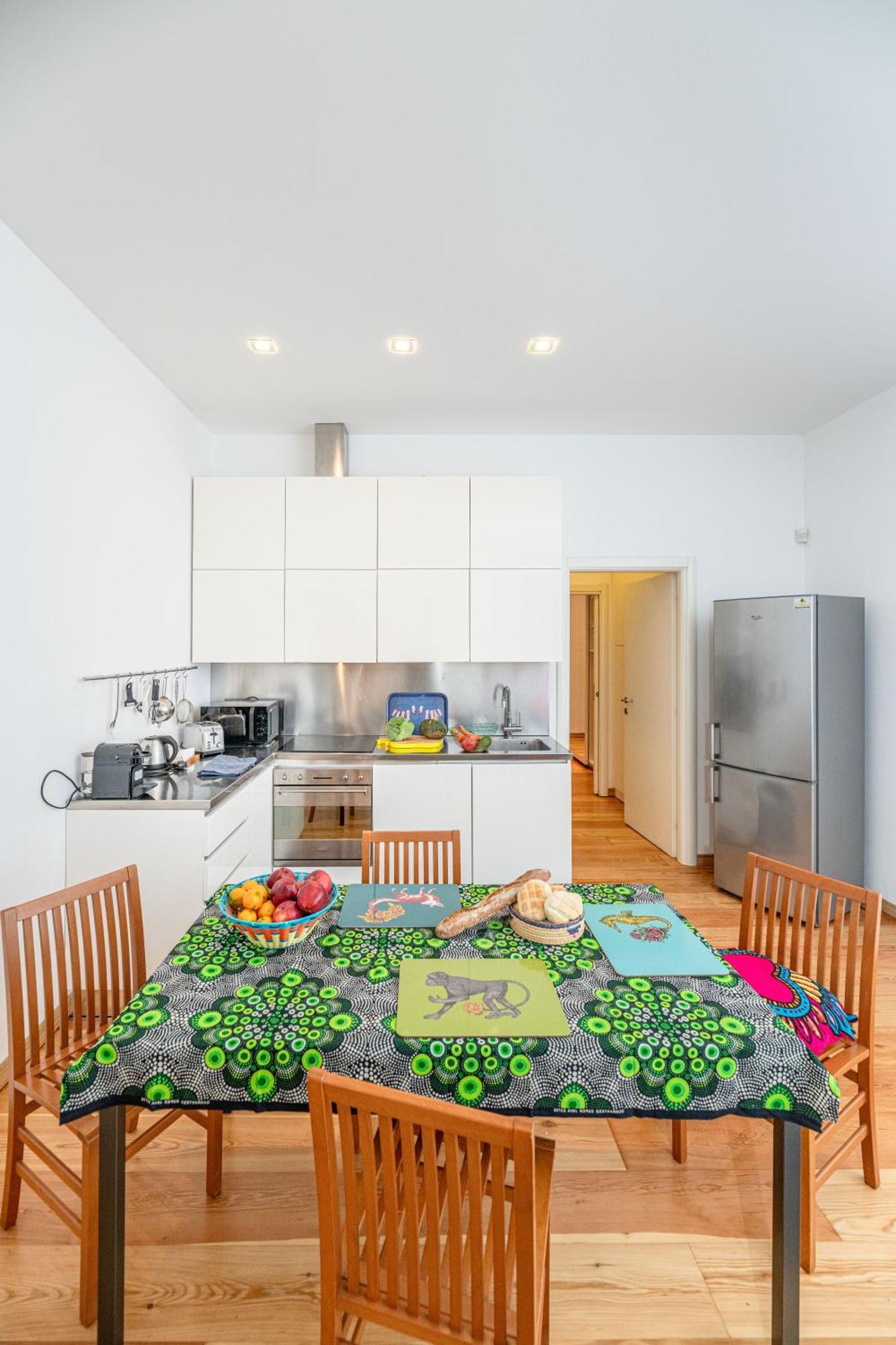 Apartment Quiet House In A Lively Area! *