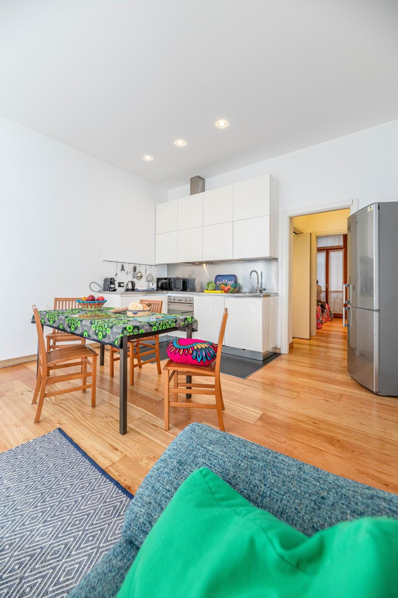 Apartment Quiet House In A Lively Area! *