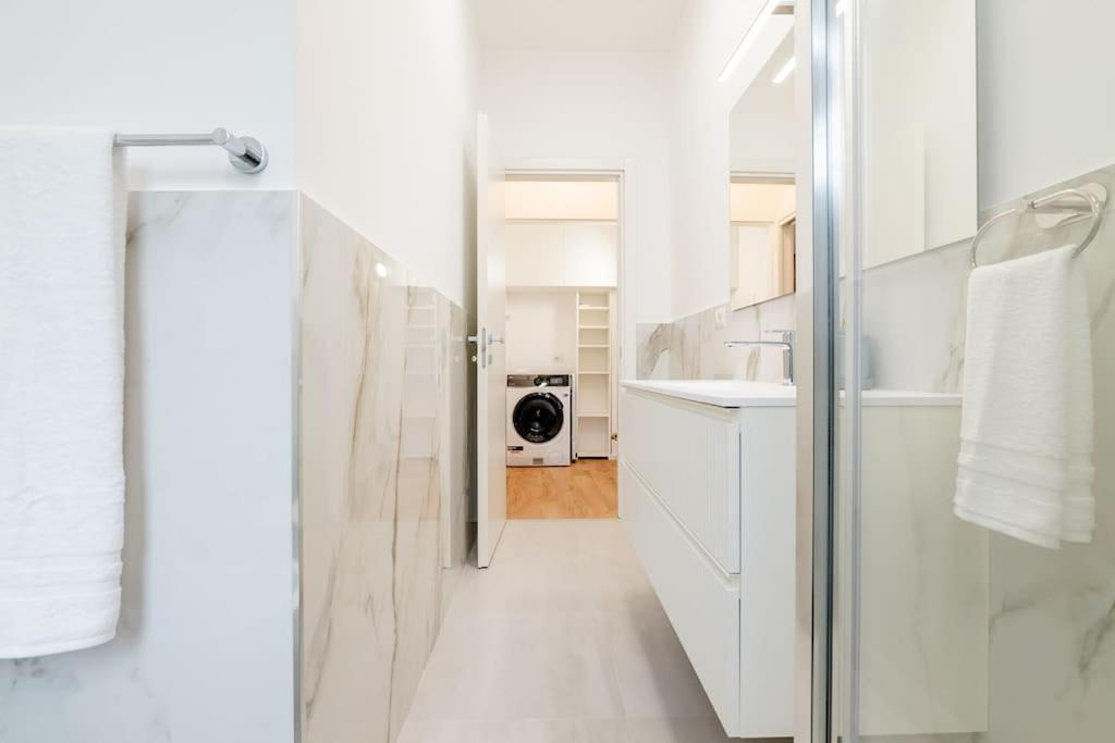 Luxury 1 Bedroom Apartment, Close To San Siro, Fiera And 10 Min Metro To Duomo Apartamento