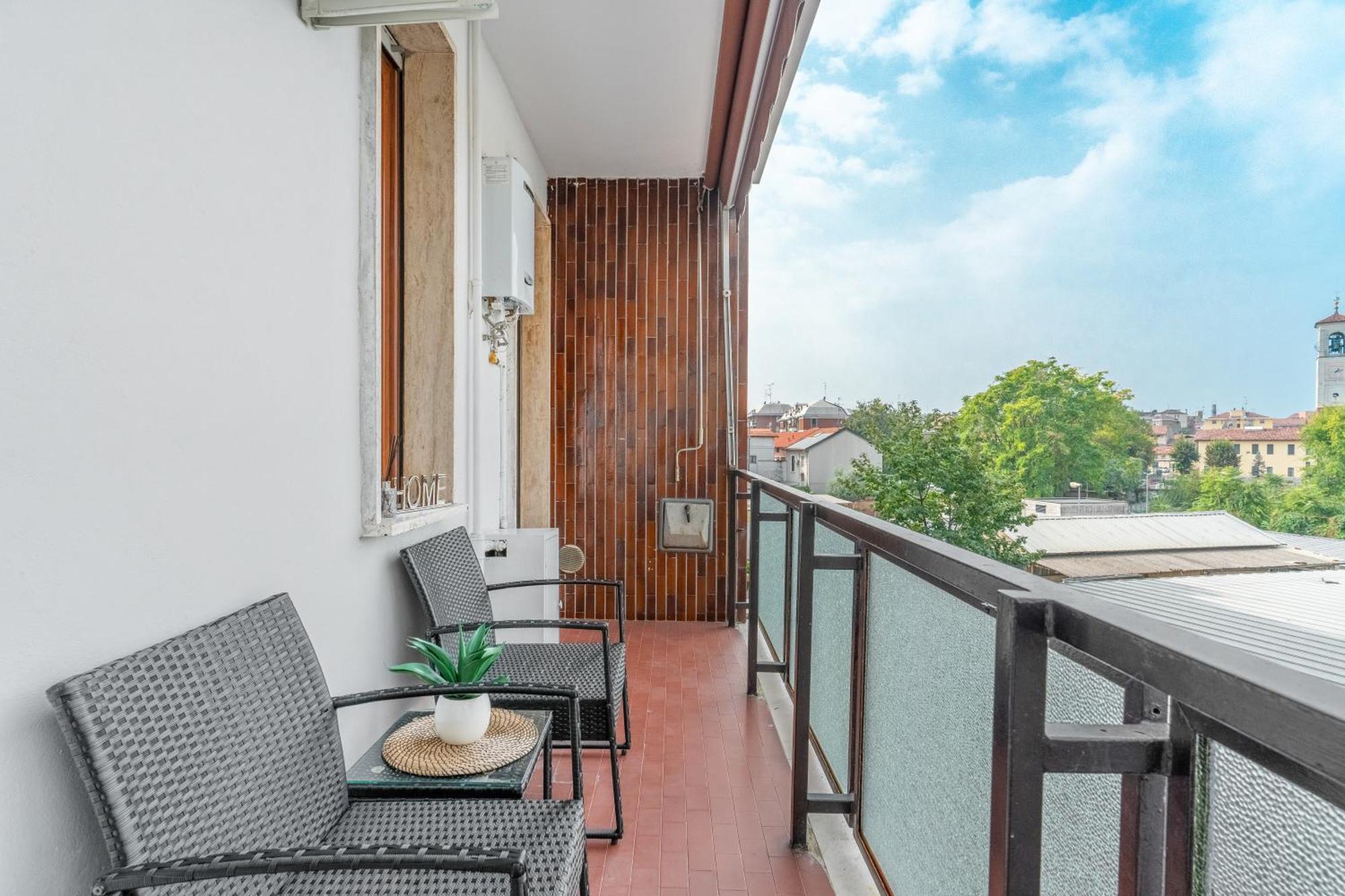 Pa211 -crescenzago- Romantic - Elegant - Large Apartment Mailand