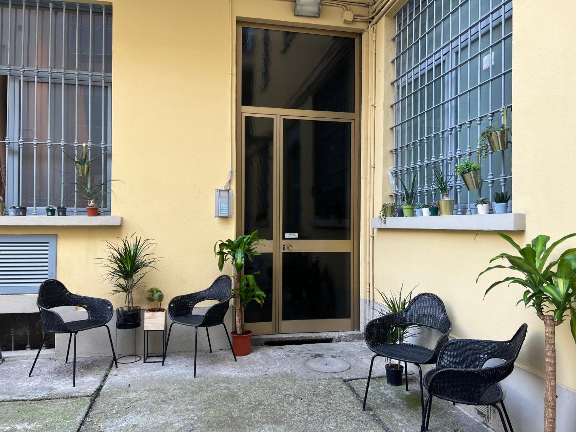 Regina In Porta Romana 3 - Sky Tv, Wifi & Breakfast Box