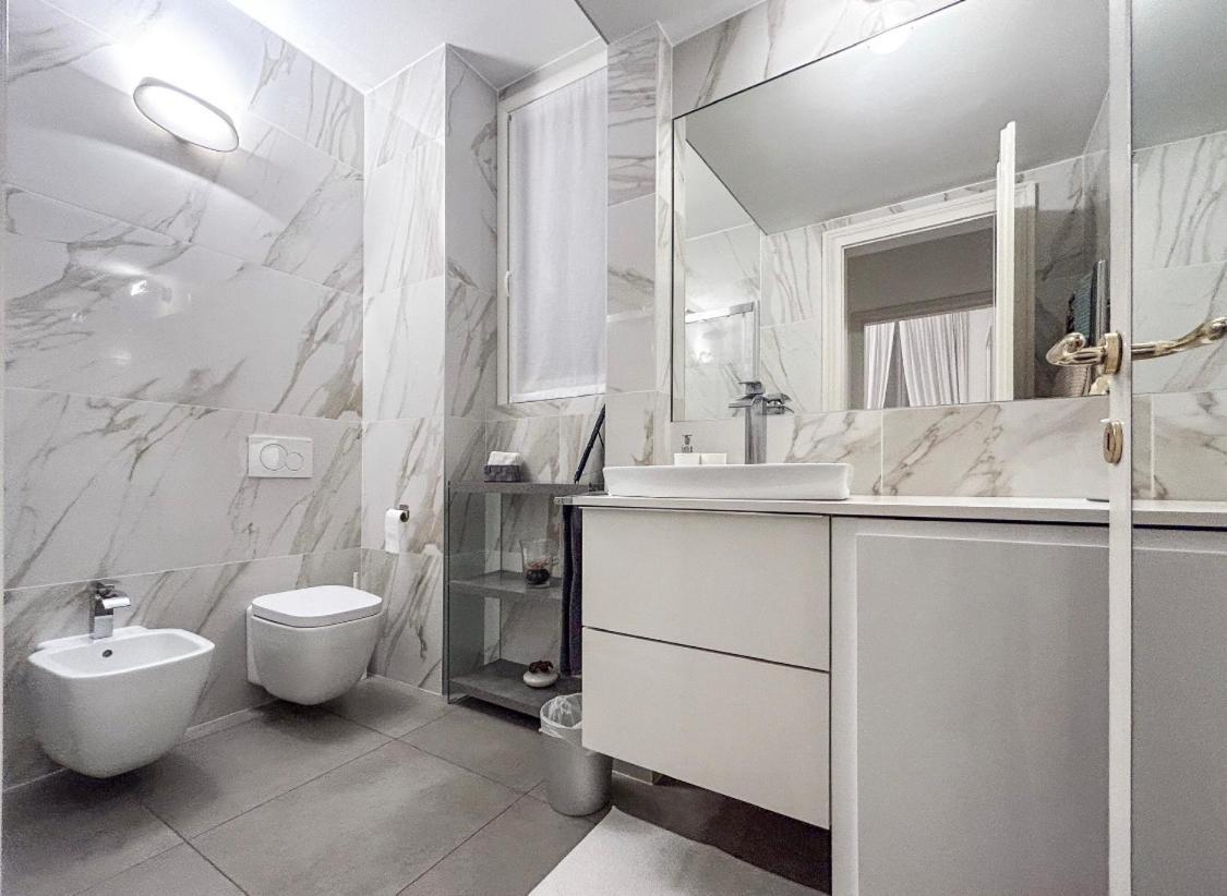Casa Alberto Da Giussano, Elegante Bilocale In Centro Con Balcone Sul Parco Apartment Mailand