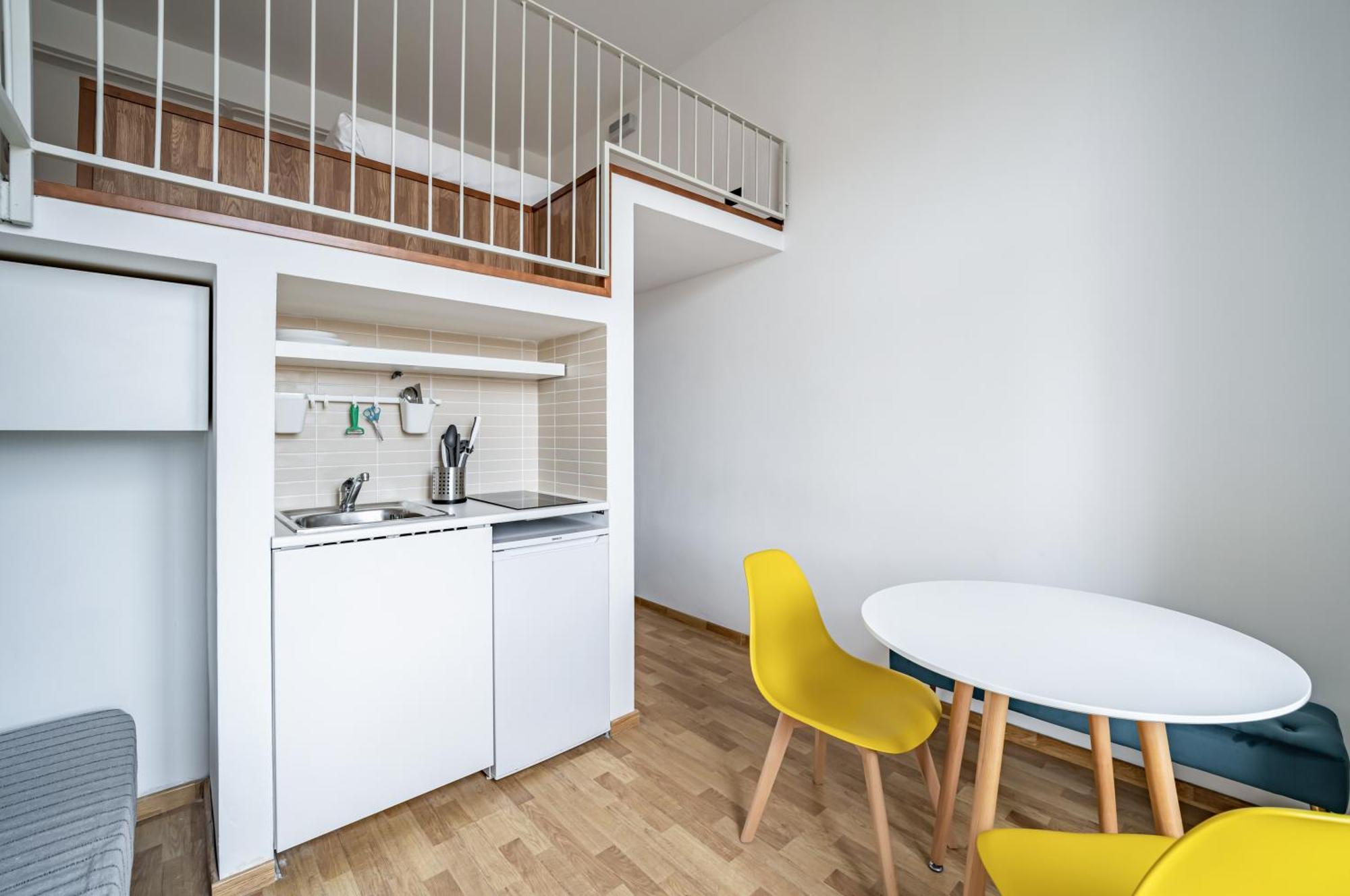 Magenta Long Let Apts Milan