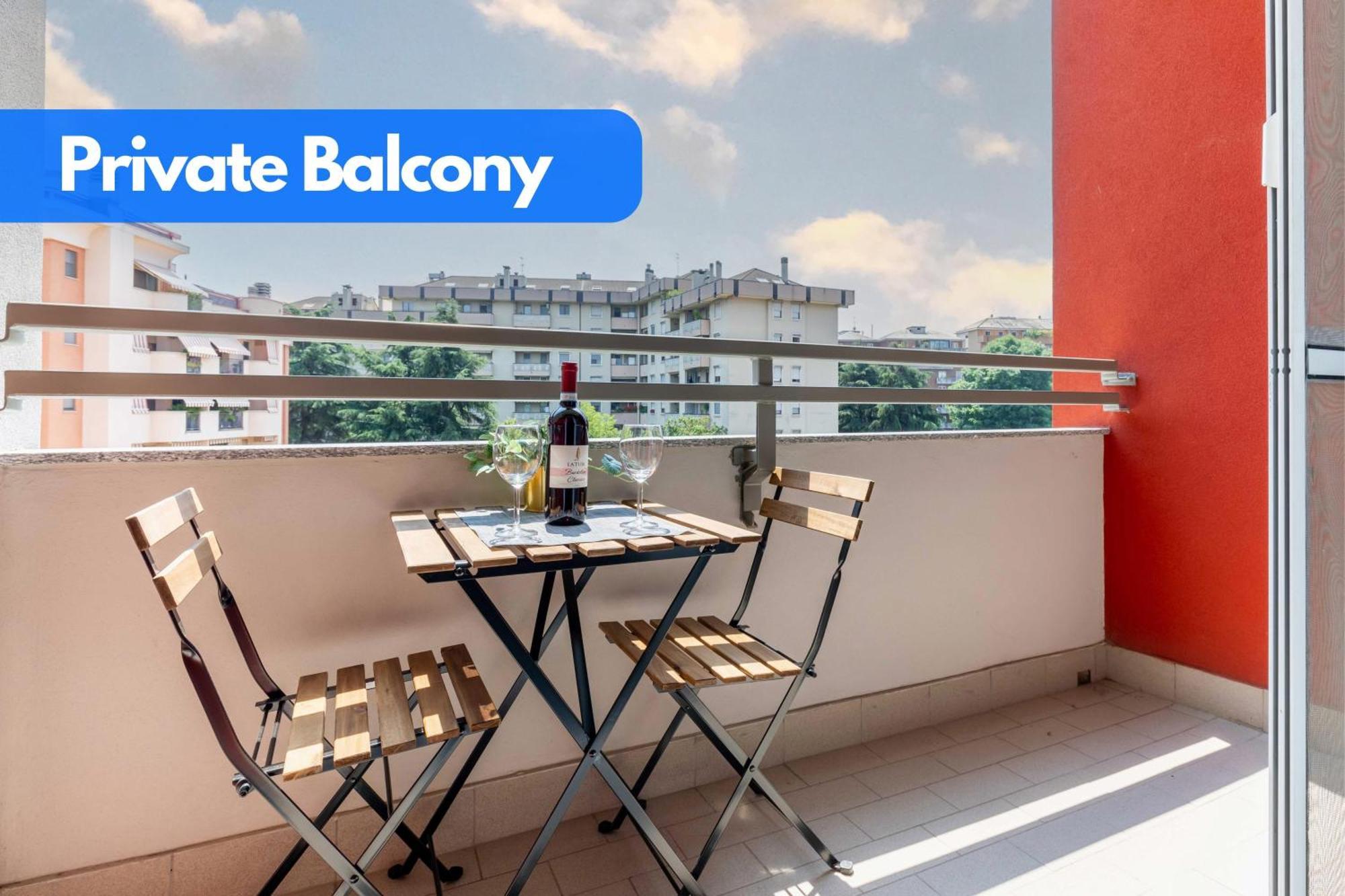 The Green House - Private Parking And Balcony Apartment