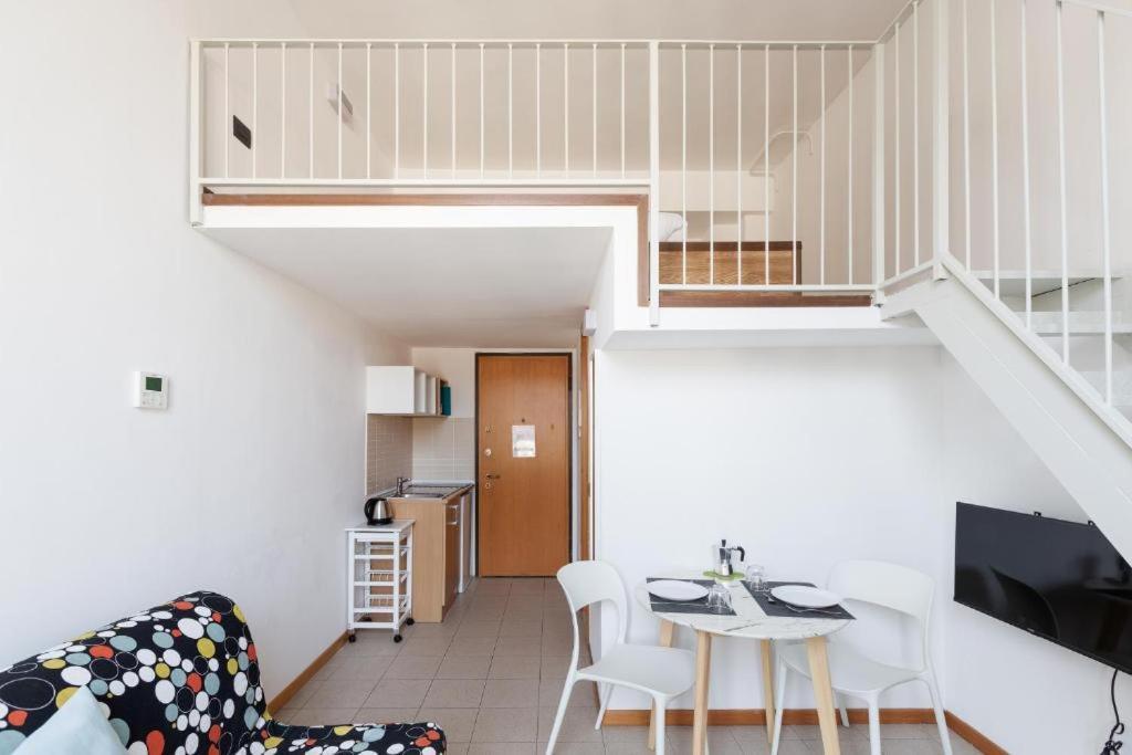 Magenta Long Let Apts Milan