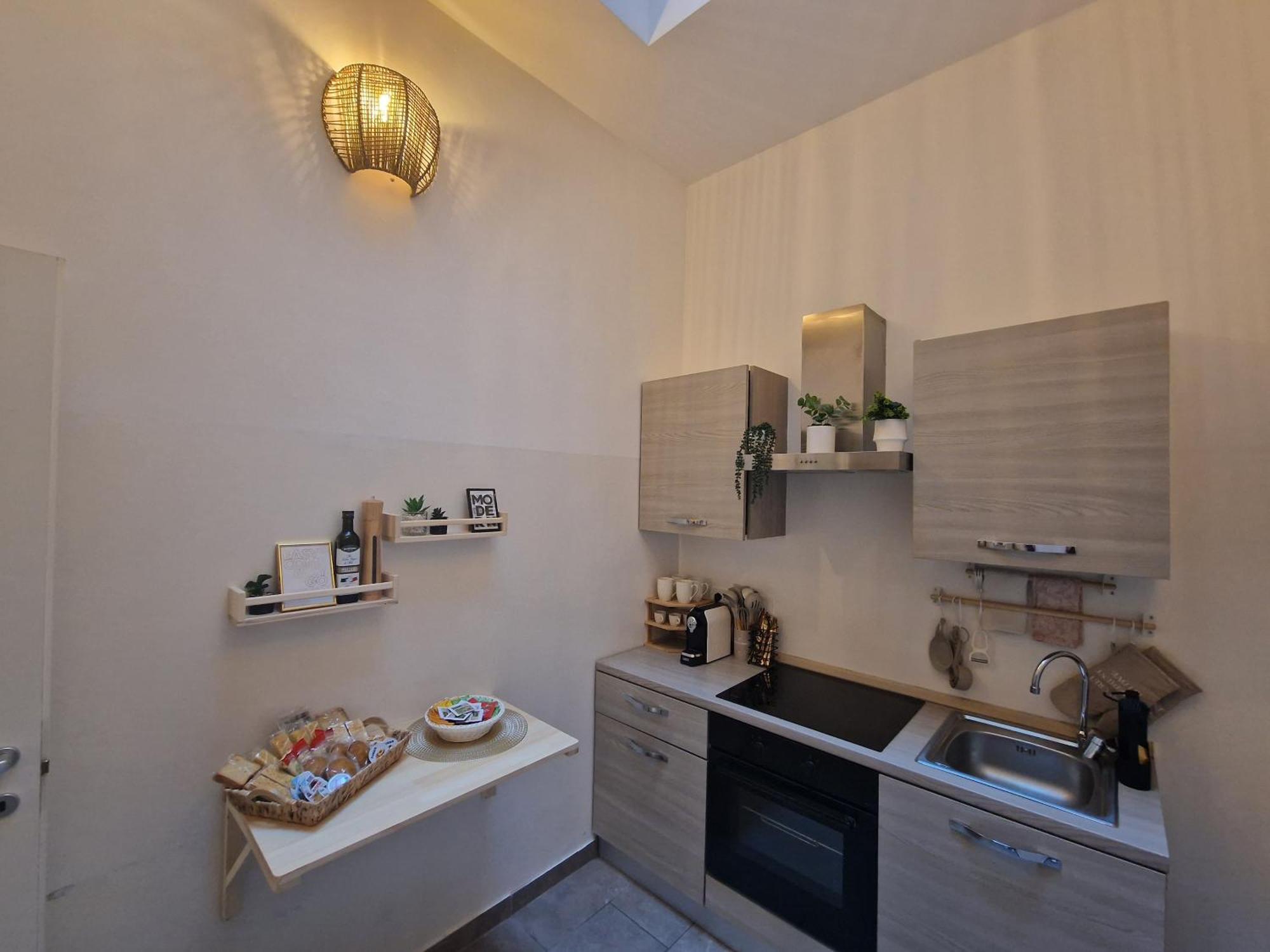 Regina In Porta Romana 3 - Sky Tv, Wifi & Breakfast Box *