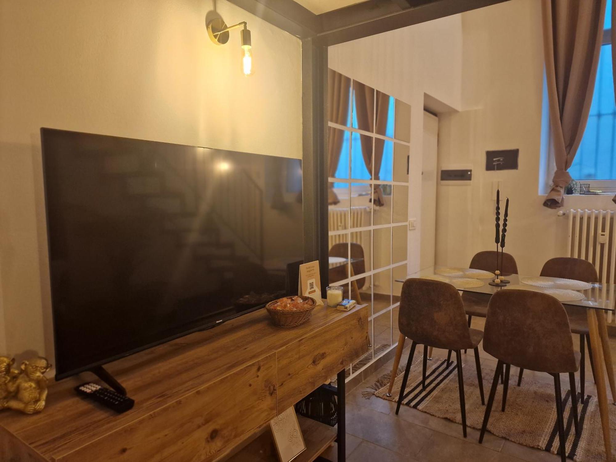Regina In Porta Romana 3 - Sky Tv, Wifi & Breakfast Box