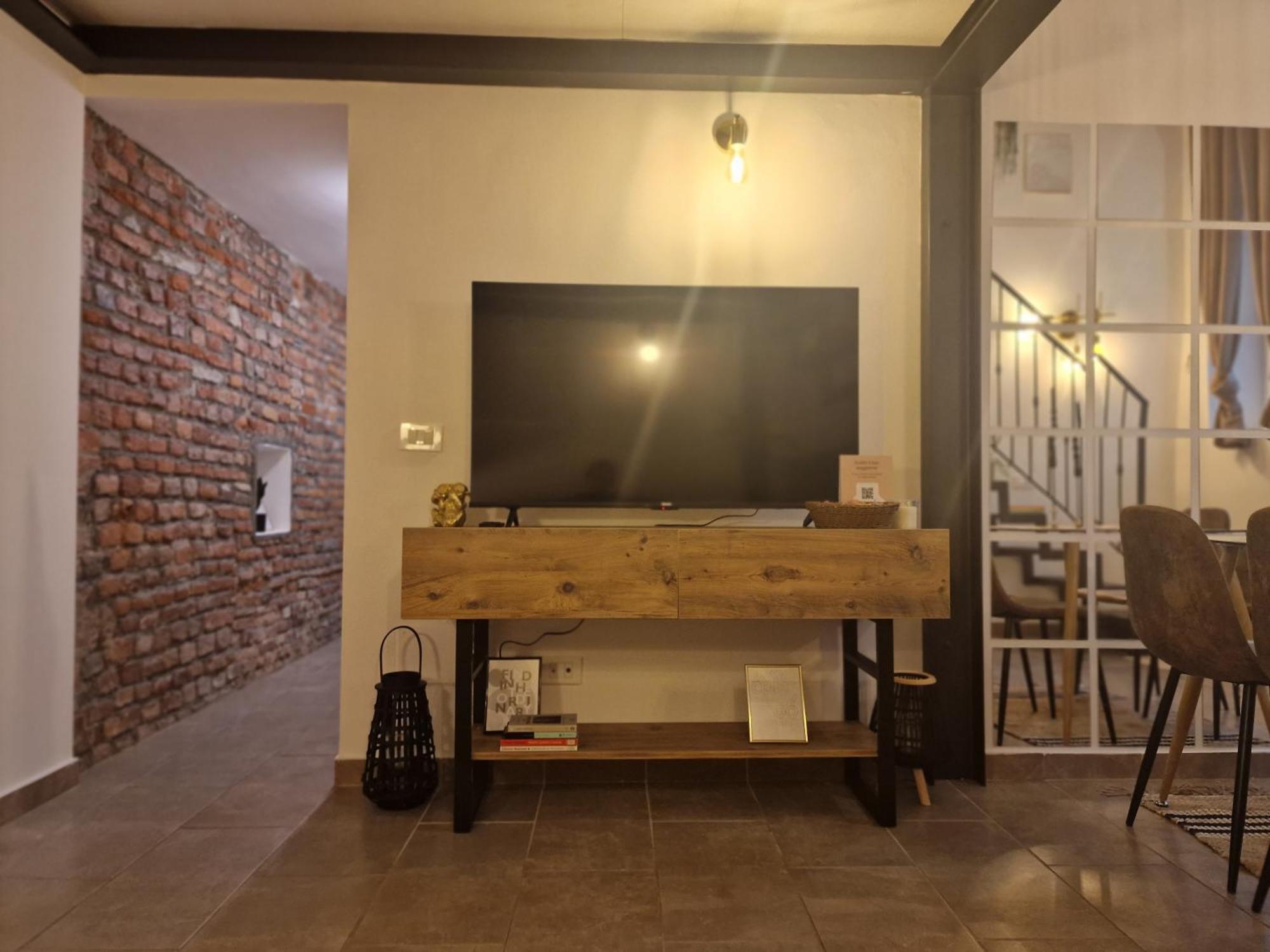 Regina In Porta Romana 3 - Sky Tv, Wifi & Breakfast Box Apartment